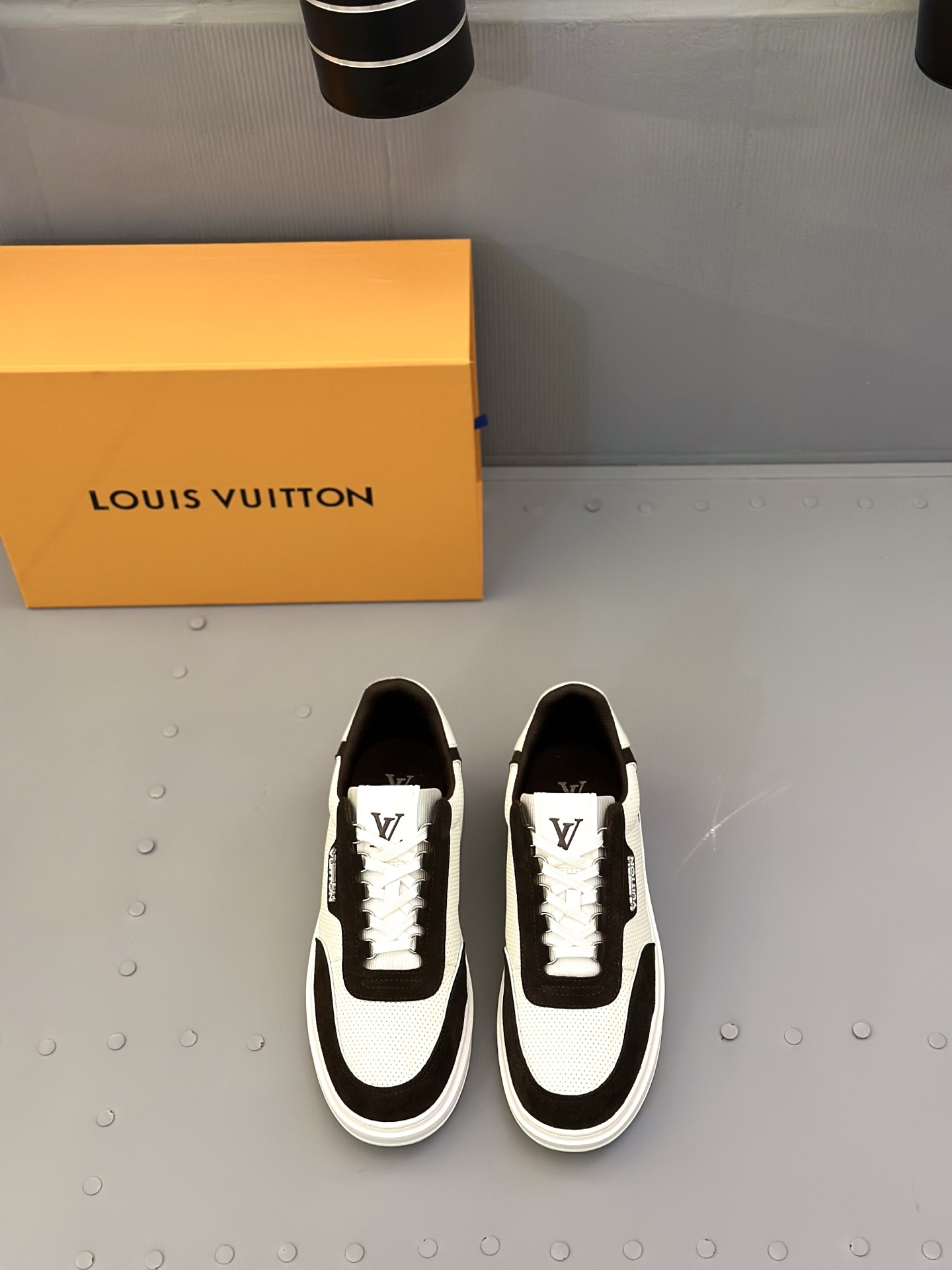 Louis Vuitton Men's Premium Leather Sneakers - Lightweight TPU Sole 2 i1745665451172 1881 0 0