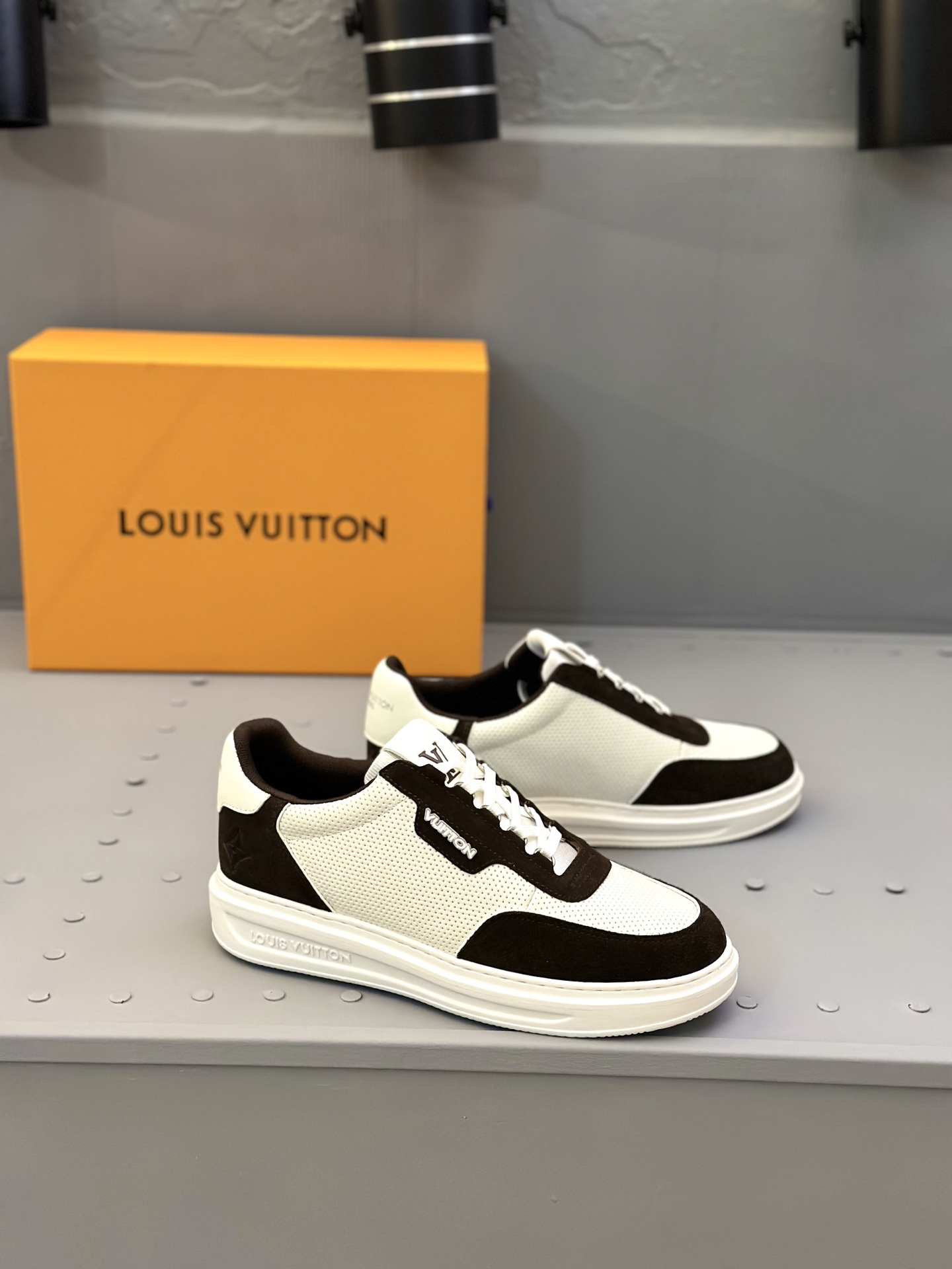 Louis Vuitton Men's Premium Leather Sneakers - Lightweight TPU Sole 3 i1745665451201 2700 0 1