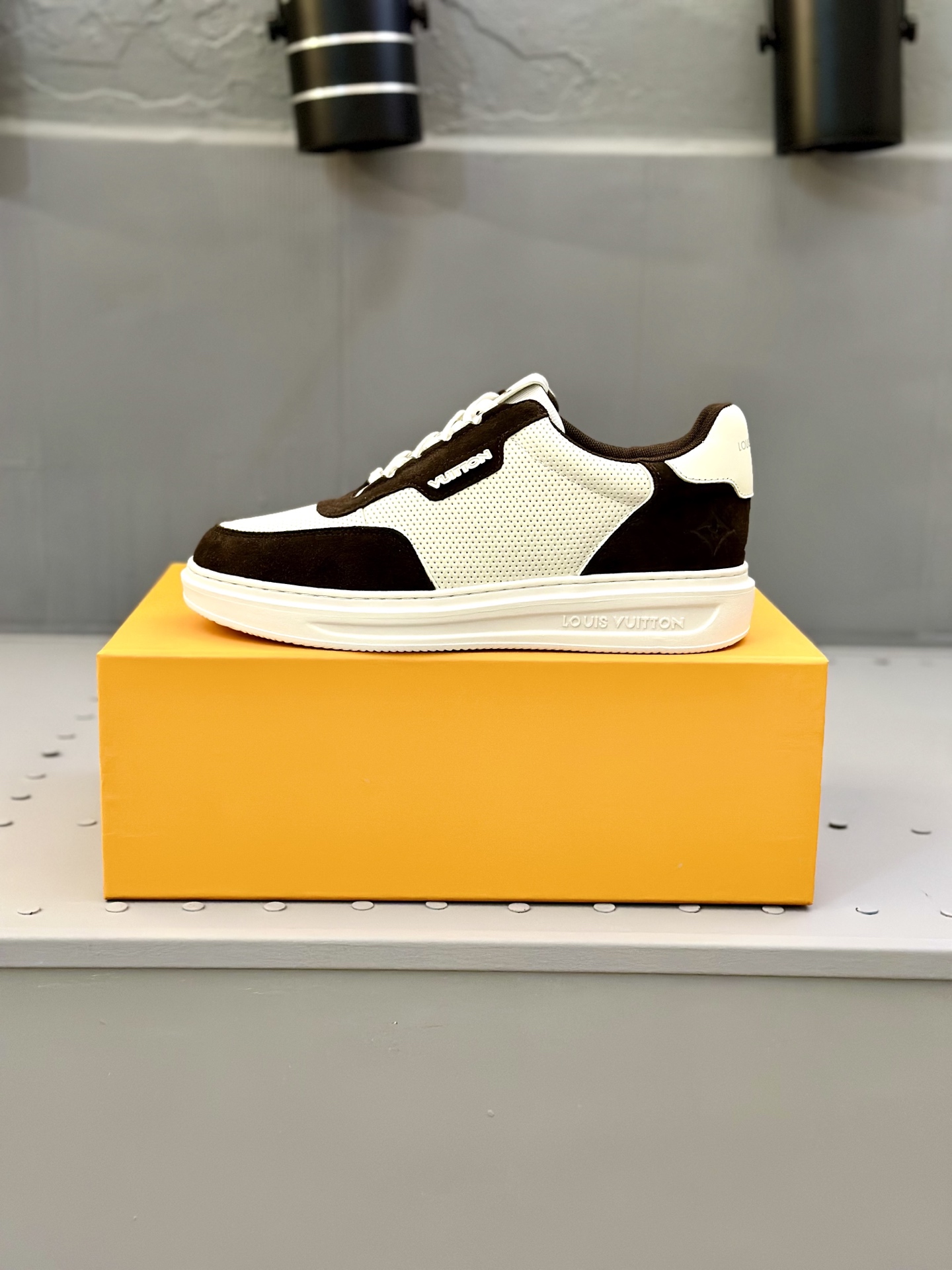 Louis Vuitton Men's Premium Leather Sneakers - Lightweight TPU Sole 5 i1745665451231 7743 0 3
