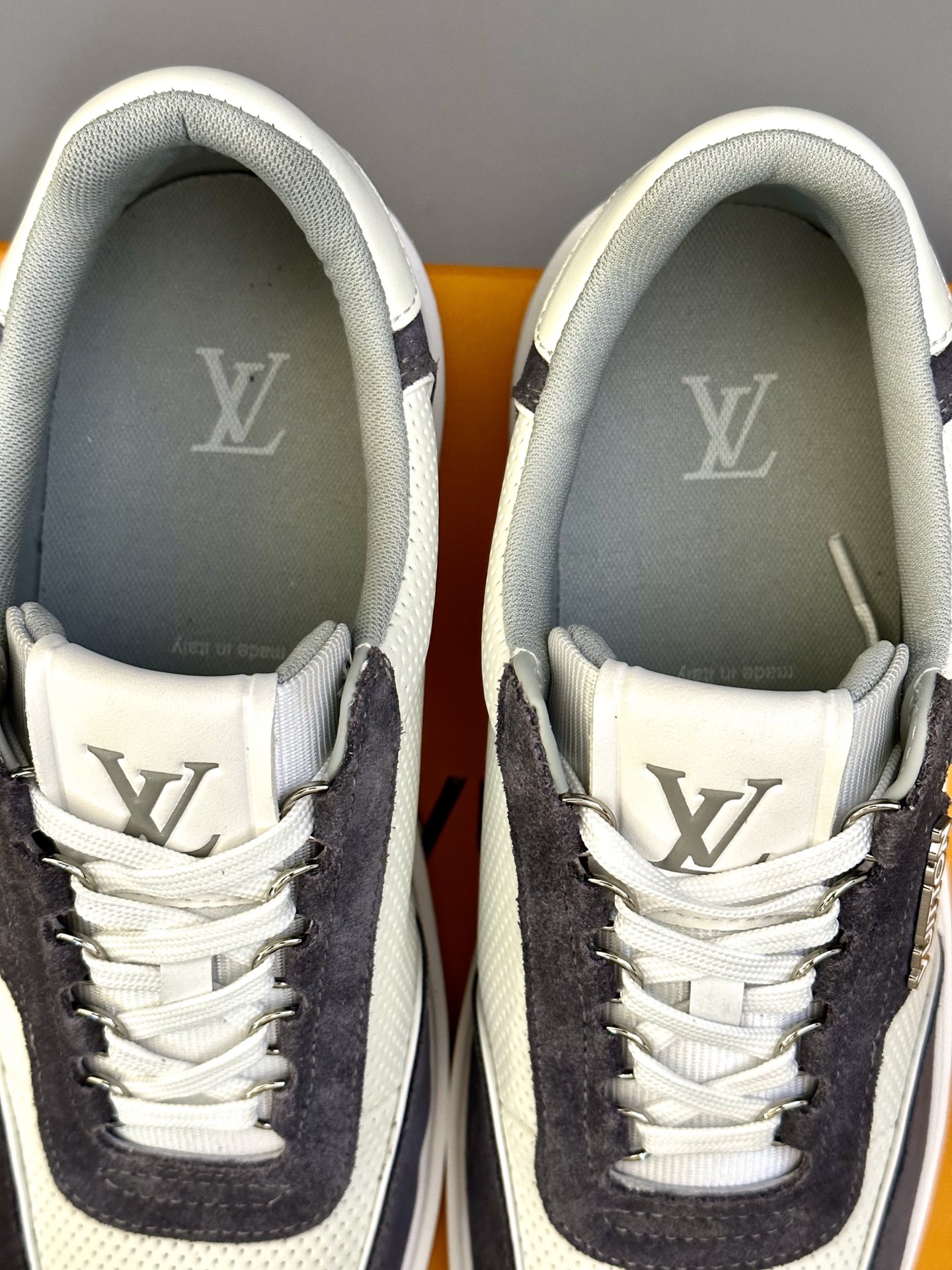 Louis Vuitton Men's Casual Sneakers in White Leather with Monogram Detail 9 i1745665489101 1412 0 7