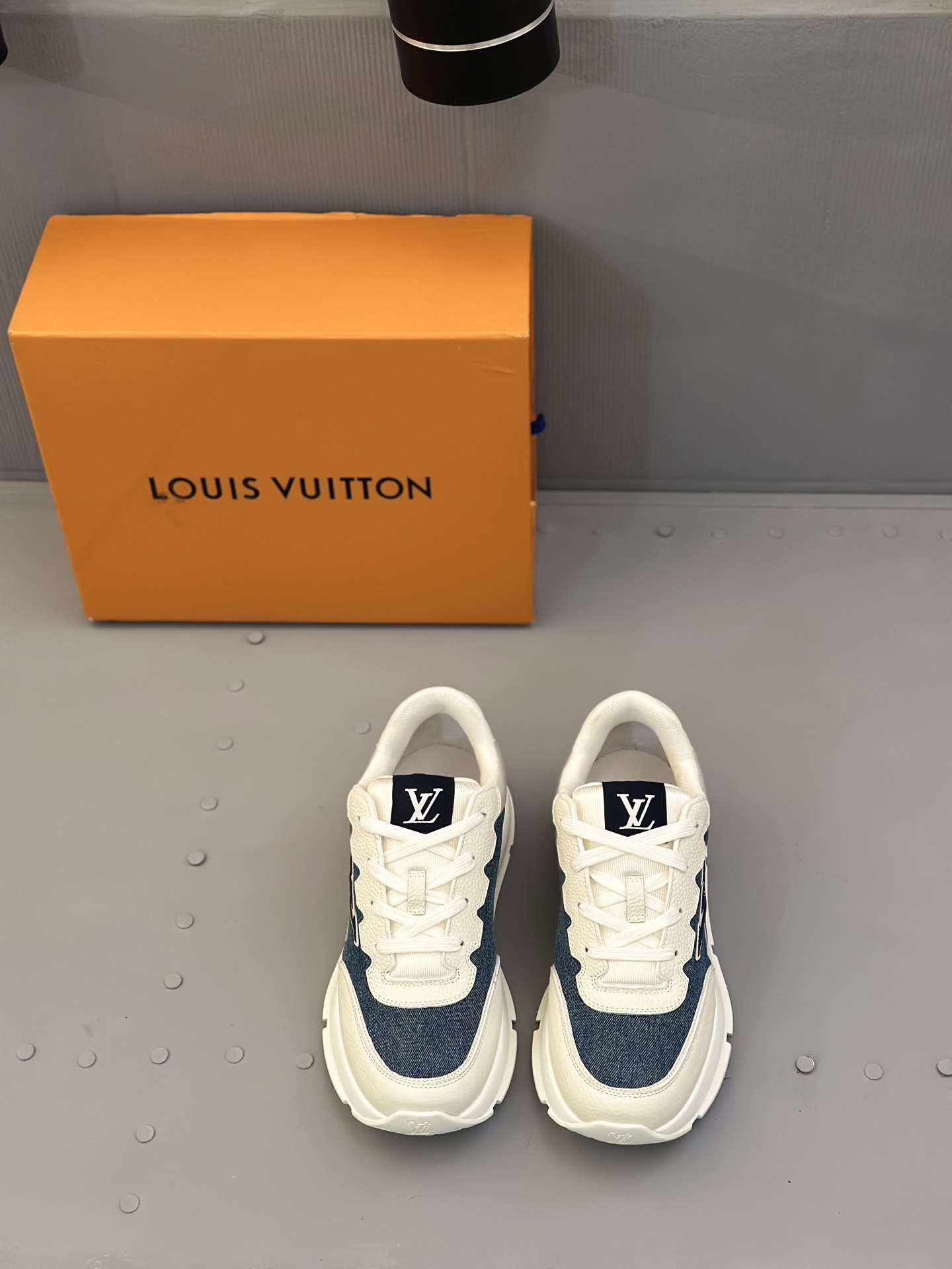 NO:283003,L Top Purchase Road Street Fried Street Men's Super Popular Sports Shoes Counter Synchronization, Italian Original Imported TPU Fabric, Complex craftsmanship perfect replica, imported soft mesh inner lining pad, original sole factory special original sole, exclusive movable molding sole super comfortable, original order goods, high quality, can enter and exit the counter at will, welcome to compare, size 39-44 (can be ordered 38 45),, sneakers19860909L 顶级代购 路 炸街男神超人气运动鞋 专柜同步,鞋面意大利原版进口TPU面料,复杂工艺完美复刻,进口柔软网布内里垫,鞋底原厂特供原版底,独家活动成型底超级舒适,原厂跟单货,高品质,可随意进出专柜,欢迎对比,码数 39-44（可订38 45）,,sneakers,Men's shoes