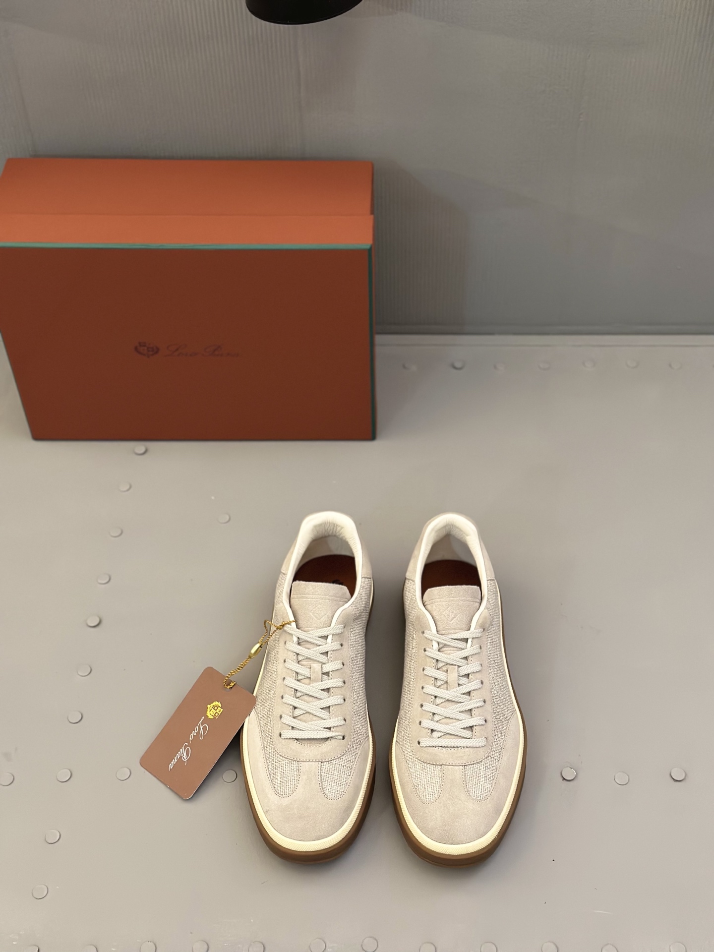 NO:282958,!  Loro Piana - Nou Piana classic casual shoes, men's lace-up casual shoes, sports shoes, high-quality light and comfortable fabrics, outdoor casual, young and energetic color matching, great with sportswear or casual suits!  Number of codes 39-44 (38, 45, 46, can be customized), loro piano, sneakers, business suit19860909！Loro Piana —诺优翩雅 经典款休闲鞋,男士系带休闲鞋运动鞋,高品质轻便舒适面料,户外休闲均可,配色年轻又有活力,搭配运动装或休闲西装都超赞！ 码数39-44（38、45、46、可定做）,,loro piana,sneakers,business suit,Men's shoes