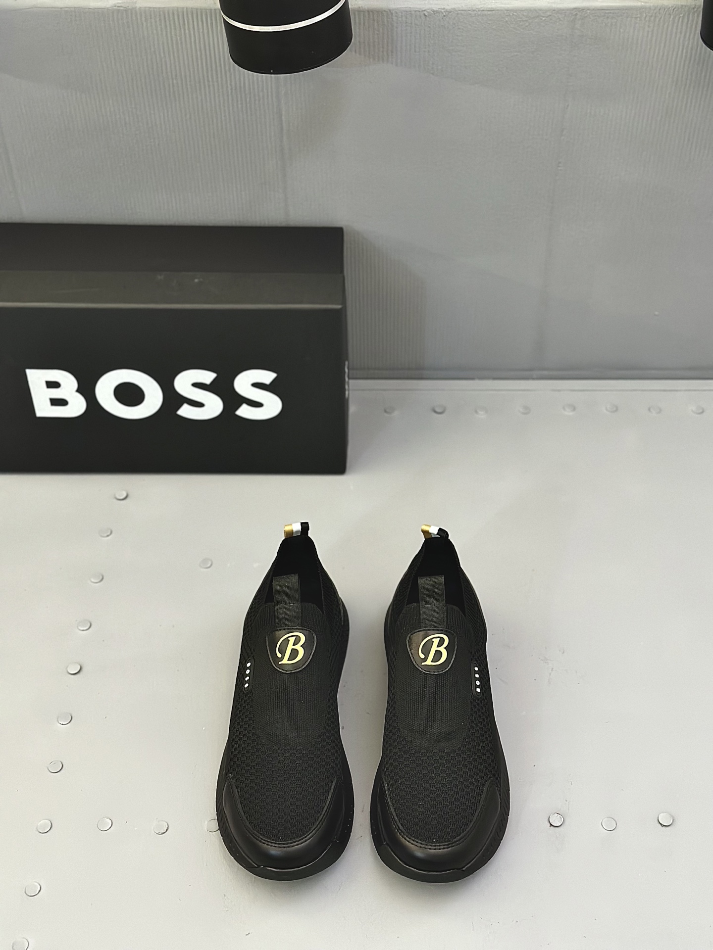 NO:283968,Boss Men's Sports Shoes The precious materials enrich the casual and timeless style of this sneaker, while the delicate and soft leather makes the colors of this season brighter, and the imported Korean flying weaving fabric makes you more relaxed and comfortable to show your elegant temperament. Size: 39-44 (customized for 45),,sneakers19860909Boss 男士运动鞋 珍贵材料丰富了这款运动鞋的休闲永恒风格,而细腻柔软的皮革令本季的色彩更加明亮、韩国进口飞织面料、让您更轻松舒适地展现高雅气质. Size:39-44（45定做）,,sneakers,Men's shoes