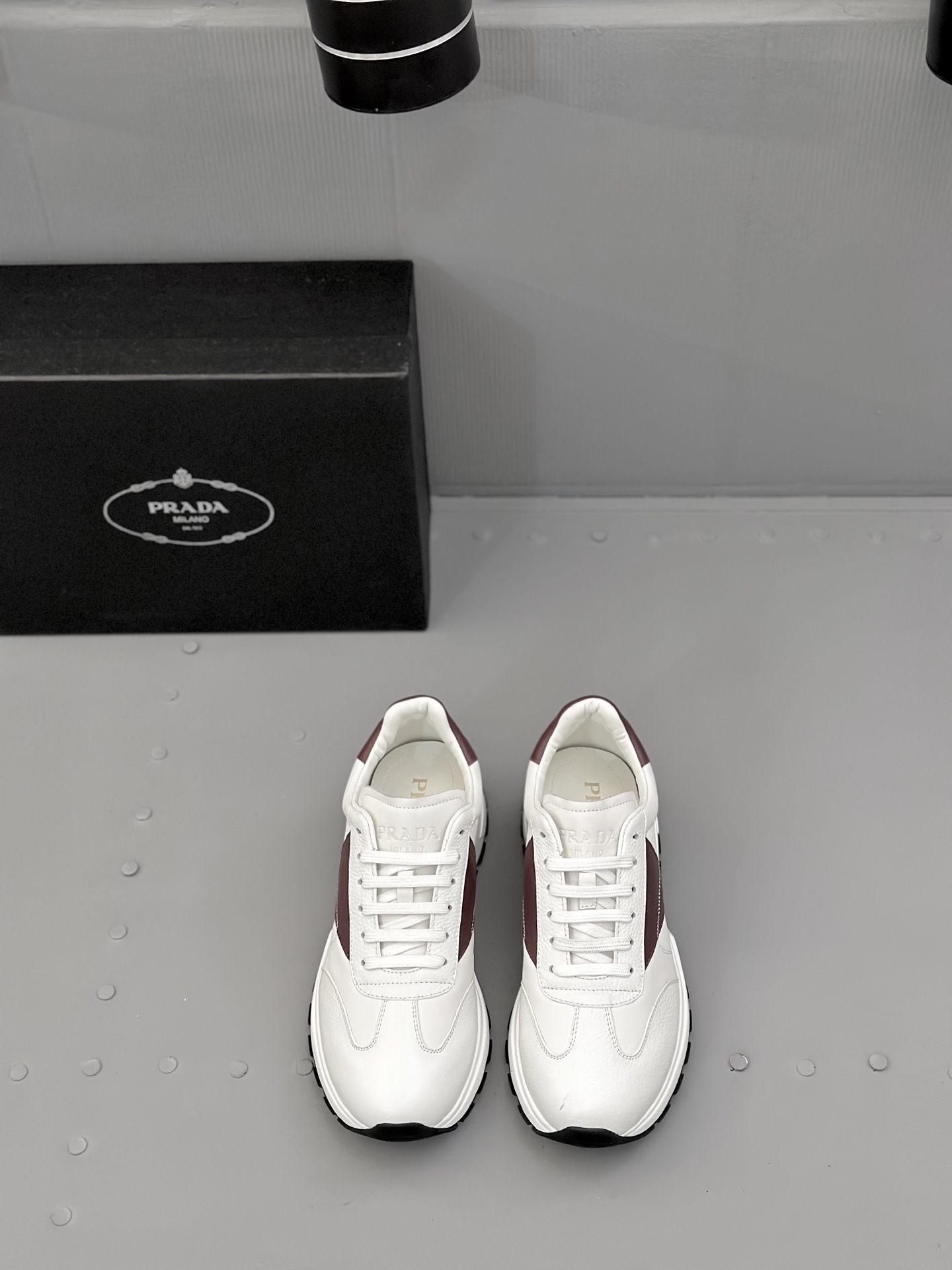 NO:284327,P Top Purchase Agents, the new products of the street-fried street-fried men's gods are coming, the new models of the popular counter, the original factory is equipped with imported Italian cowhide with mesh fabric, high-quality complex splicing technology, the classic appearance is matched with air cushion new sole is more fashionable, the imported cowhide inner cushion is breathable and comfortable, the original sole is specially supplied with the original sole is super comfortable, the original order goods are high-quality, and you can enter and exit the counter at will. Welcome to compare, the number of codes 38-44 (order 45 46),, cowhide19860909P 顶级代购 普 炸街男神新品来袭,超人气爆款专柜新款,原厂配置意大利进口牛皮搭配网布面料,高品质复杂拼接工艺,经典的外观搭配气垫新底更加潮达人,进口牛皮内里垫,透气舒适,鞋底原厂特供原版底超级舒适,原厂跟单货高品质,可随意进出专柜,欢迎对比,码数 38-44（订 45 46）,,cowhide,Men's shoes