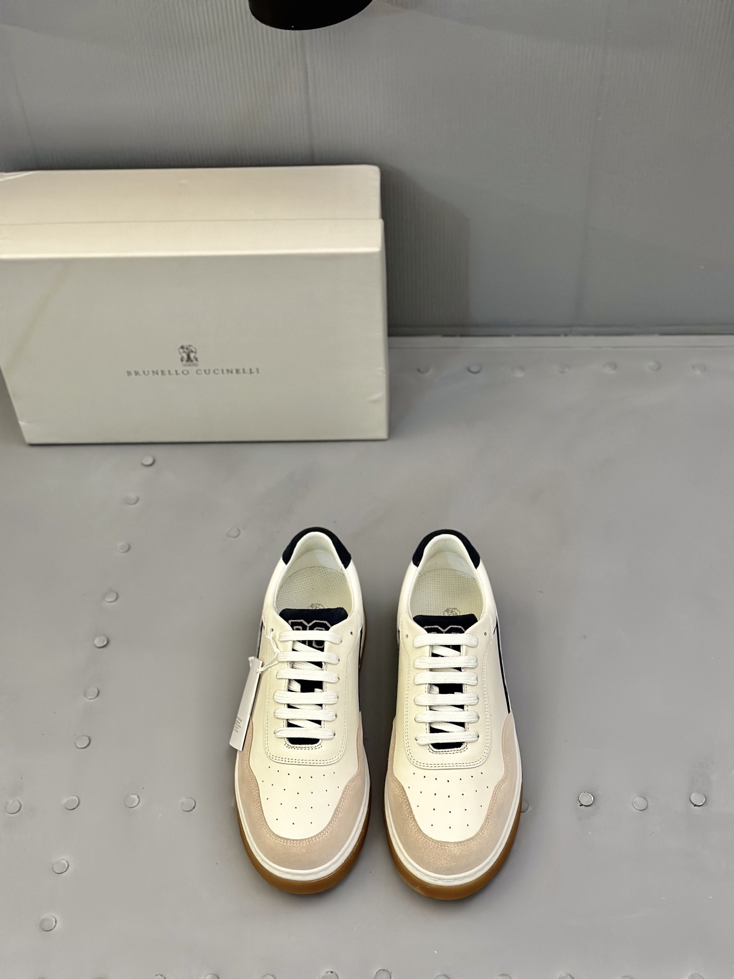 NO:347996,Brunello Cucinelli new tassel loafers | Fabric is made of imported reverse velvet cowhide leather | High-end and delicate | velvet-like soft leather highlights the non-formal design of the shoes | Light and inspirational production structure brings a comfortable foot experience | Breathable cowhide inner | Details of the same color stitching | Simple shoe-type on and off with heels | Original box packaging dust bag Size39-44 (customized for 38.45.46), brunello cucinelli,loafers,cowhide19860909Brunello Cucinelli新款流苏乐福鞋｜面料采用进口反绒胎牛皮｜高档细腻｜如天鹅绒一般柔软的皮革突出鞋子的非正装设计｜轻盈而灵感的制作结构则带来舒适之至的足下体验｜透气牛皮内里｜同色系缝线细节｜简约鞋型穿脱十分跟脚｜原盒包装防尘袋 Size39-44（38.45.46定做),,brunello cucinelli,loafers,cowhide,Men's shoes