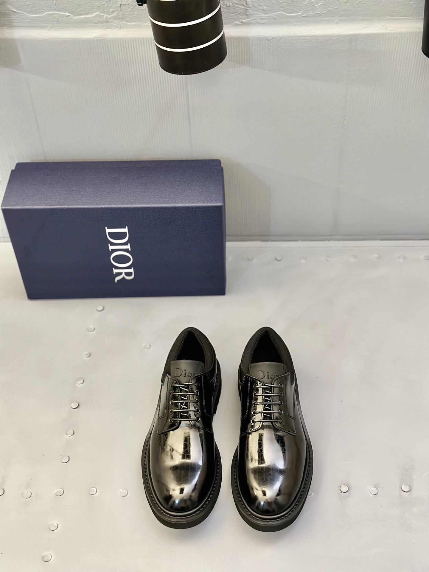 NO:348037,D* Top Purchase Dior Street Fried Street Men's God Casual Leather Shoes Series, the counter is simultaneously sold in the original configuration, Italian imported cowhide fabric, high-quality splicing craftsmanship expert, imported water dyed beef, original soles are specially supplied with original foamed soles, original order goods, high-quality can enter and exit the counter at will, welcome to compare the counter synchronous number, code number 39-44 (order 38 45),,dior,cowhide19860909D*顶级代购 迪奥炸街男神休闲皮鞋系列,专柜同步发售原厂配置,意大利进口牛皮面料,高品质拼接工艺潮达人,进口水染牛里 ,鞋底原厂特供原版发泡大底、原厂跟单货,高品质可随意进出专柜,欢迎对比专柜同步,码数 39-44（ 订 38 45）,,dior,cowhide,Men's shoes