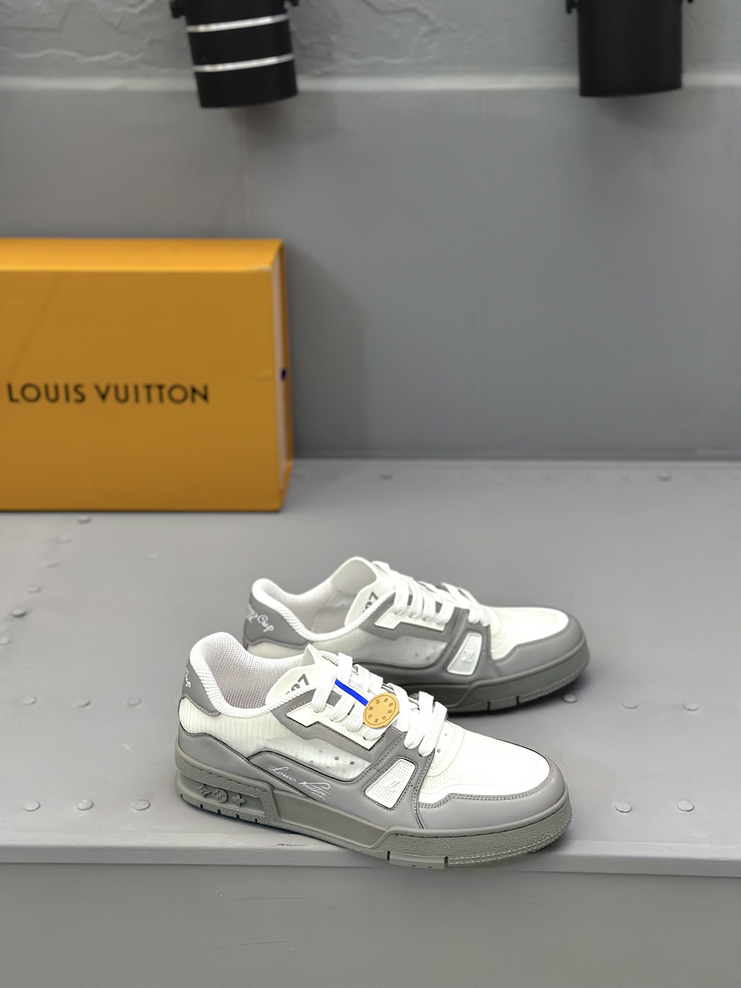 NO:348438,Top version [LOUIS VUITTON) counter series (original single) new couple top version LV classic trendy shoes!  Use imported original calfskin original inner lining. Original wear-resistant, lightweight and high-end TPU bottom!  size:35-45,,louis vuitton,louis vuitton,cowhide19860909顶级版本【LOUIS VUITTON）专柜系列（原单）新款情侣顶级版本 LV经典潮鞋！选用进口原版小牛皮 原版内里.原版耐磨轻便高端TPU大底！size:35-45,,louis vuitton,louis vuitton,cowhide,Men's shoes