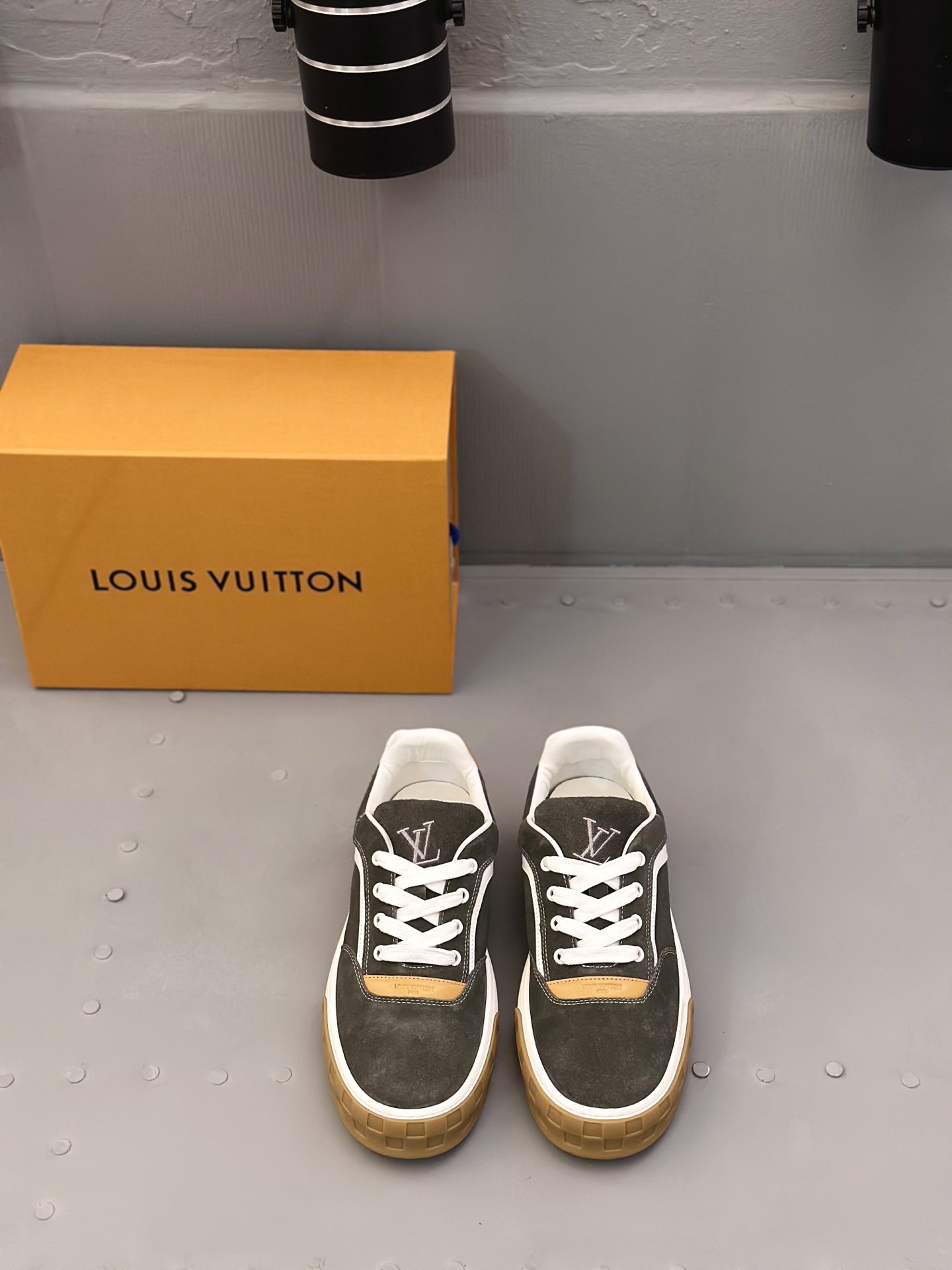 NO:357366,【Louis Vuitton】Louis Vuitton - High-end quality original single - upper imported calfskin, embossed brand logo - inner lining, cowhide inner lining - outsole ultra-light TPU foamed and molded sole - ultra-high quality control, fine workmanship highlighted (high-end, noble, grade) - Size 38-44 (45 can be customized),,louis vuitton,louis vuitton,cowhide19860909【Louis Vuitton】路易威登 -高端品质 原单 -鞋面意大利进口小牛皮、压花品牌logo -内里牛皮内里,牛皮垫脚 -大底超轻TPU发泡成型大底 -超高品控·做工精细凸显(高端·贵气·档次) -Size 38-44（45可订做),,louis vuitton,louis vuitton,cowhide,Men's shoes