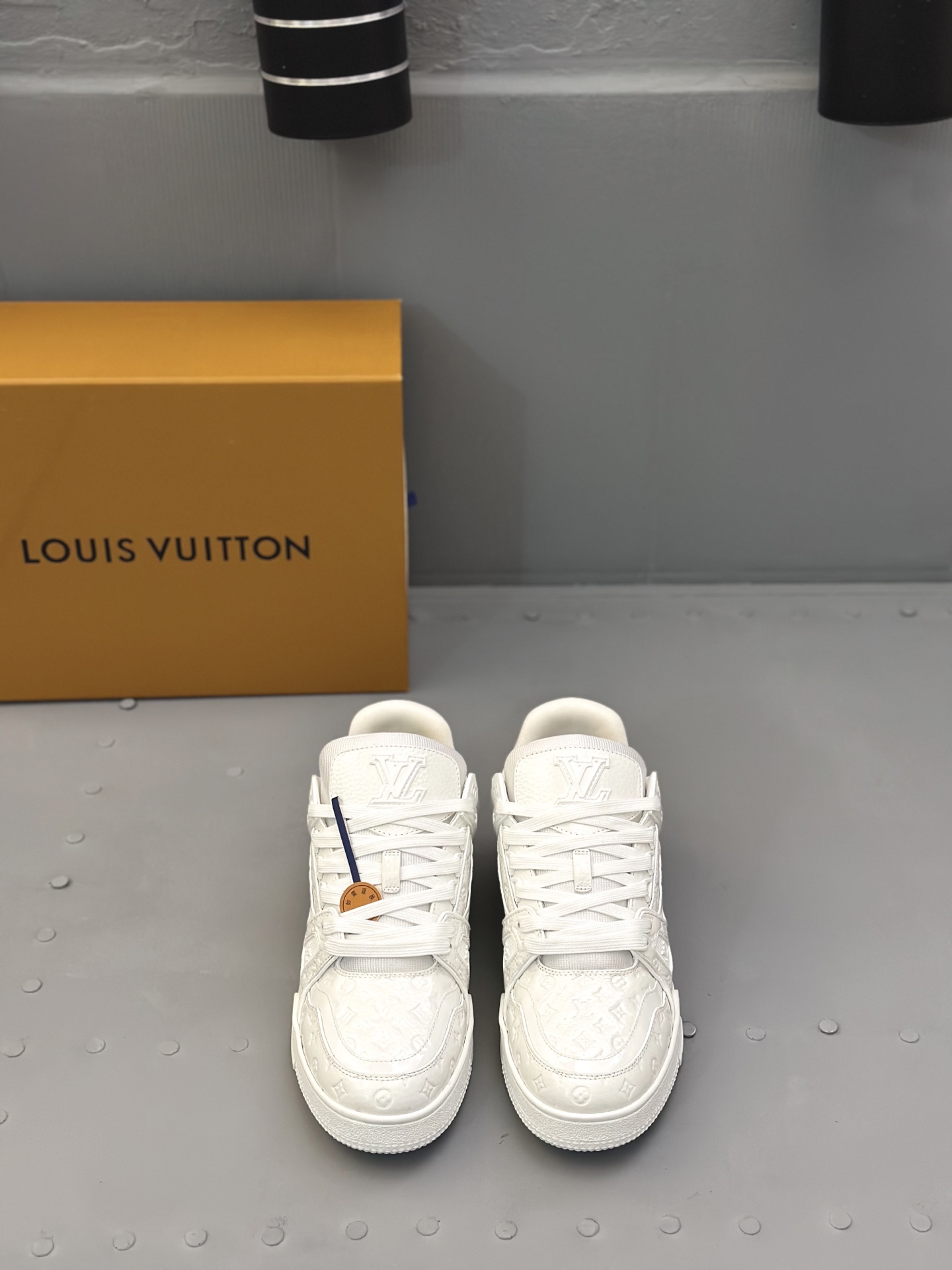 NO:357896,[Louis Vuitton] Louis Vuitton - High-end quality original single - Upper Napa calfskin, high Zhoubo brand logo - Inner high elastic canvas cloth, cowhide foot pad - Outsole ultralight TPU foamed and molded sole - Ultra-high quality control · fine workmanship highlighted (high-end, noble, grade) - Size 39-44 (38 45 can be customized),, louis vuitton, louis vuitton, cowhide19860909[Louis Vuitton】路易威登 -高端品质 原单 -鞋面纳帕小牛皮、高周波品牌logo -内里高弹力帆布布匹,牛皮垫脚 -大底超轻TPU发泡成型大底 -超高品控·做工精细凸显(高端·贵气·档次) -Size 39-44（38 45可订做),,louis vuitton,louis vuitton,cowhide,Men's shoes