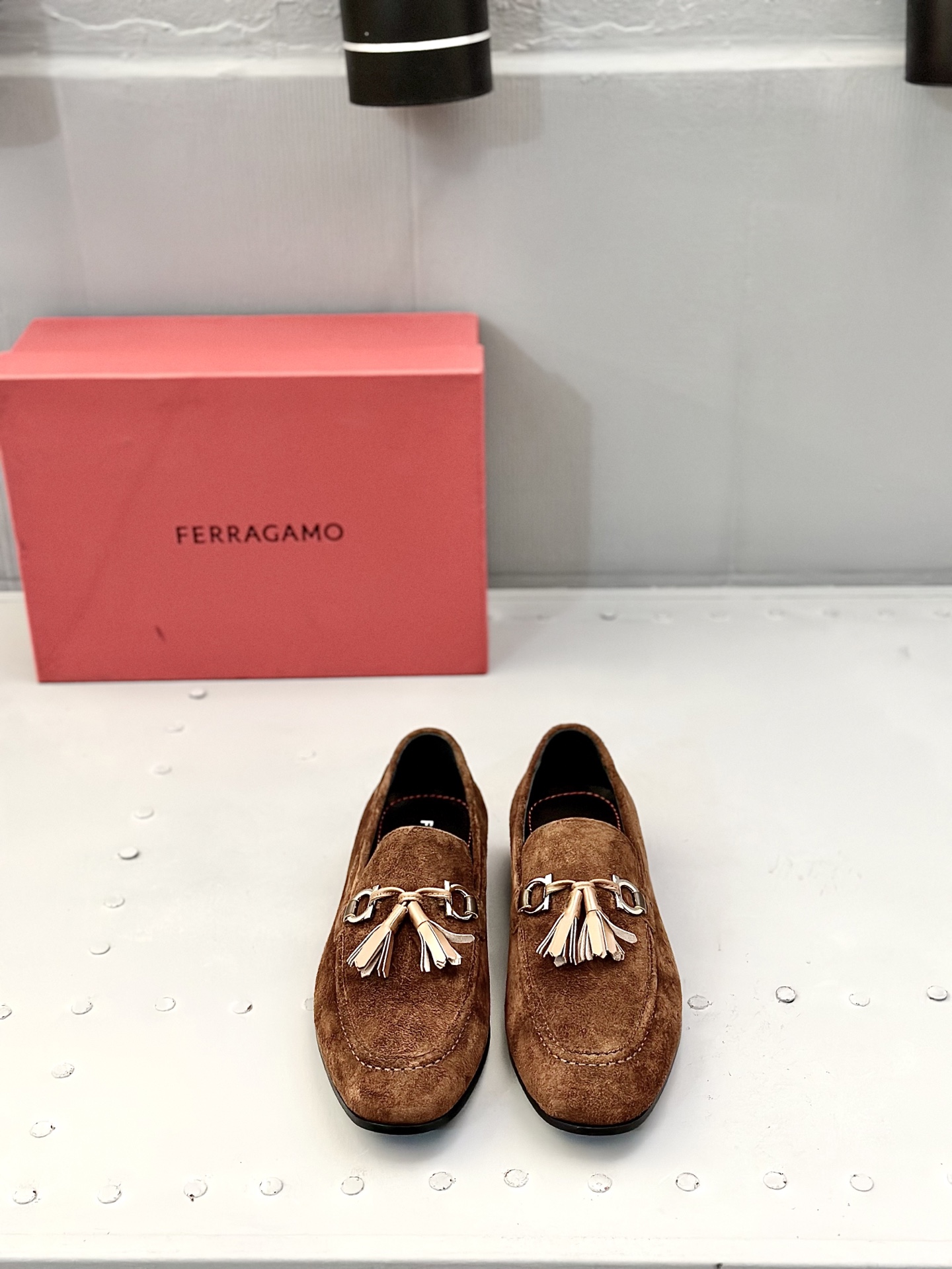 NO:353780,Gucci top purchasing agent Gucci genuine leather sole leather shoes series counters are available at the same time for original configuration, imported Italian original cowhide, imported water dyed beef, original sole is specially supplied with original sole, super comfortable, original order goods, high quality, can enter and exit the counter at will, welcome to compare the counter synchronization, code number 39-44 (customized 38 45 46),,gucci,cowhide19860909Gucci顶级代购 古奇 真皮底皮鞋系列专柜同步发售原厂配置,意大利进口原版牛皮,进口水染牛里 ,鞋底原厂特供原版底超级舒适,原厂跟单货 高品质,可随意进出专柜,欢迎对比专柜同步,码数 39-44（订做38 45 46）,,gucci,cowhide,Men's shoes