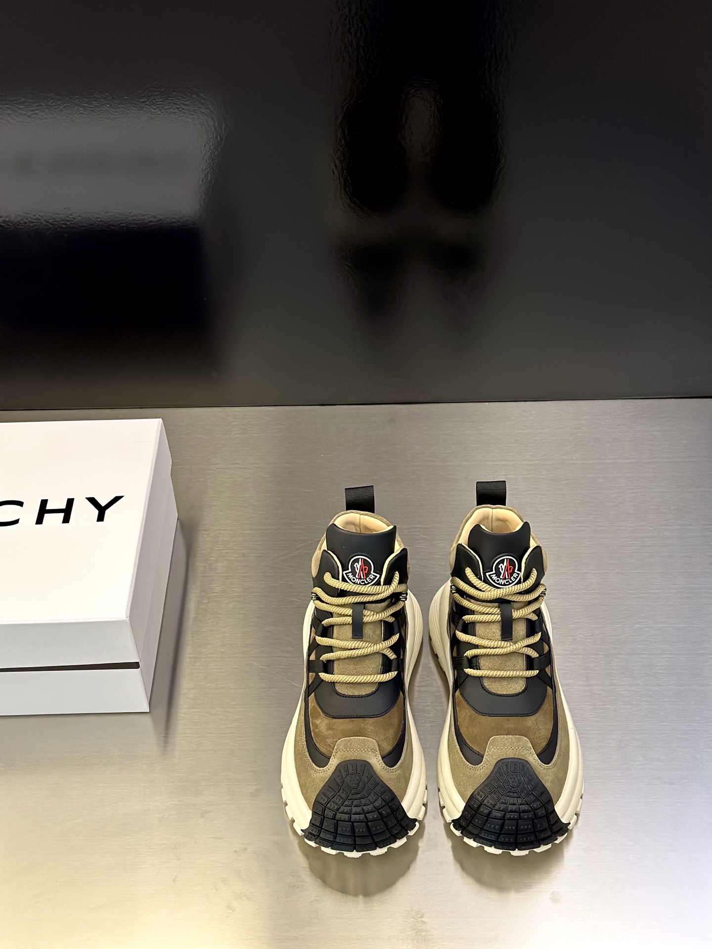 Moncler男 Style Men's Shoes Lookbook Reference image 1
