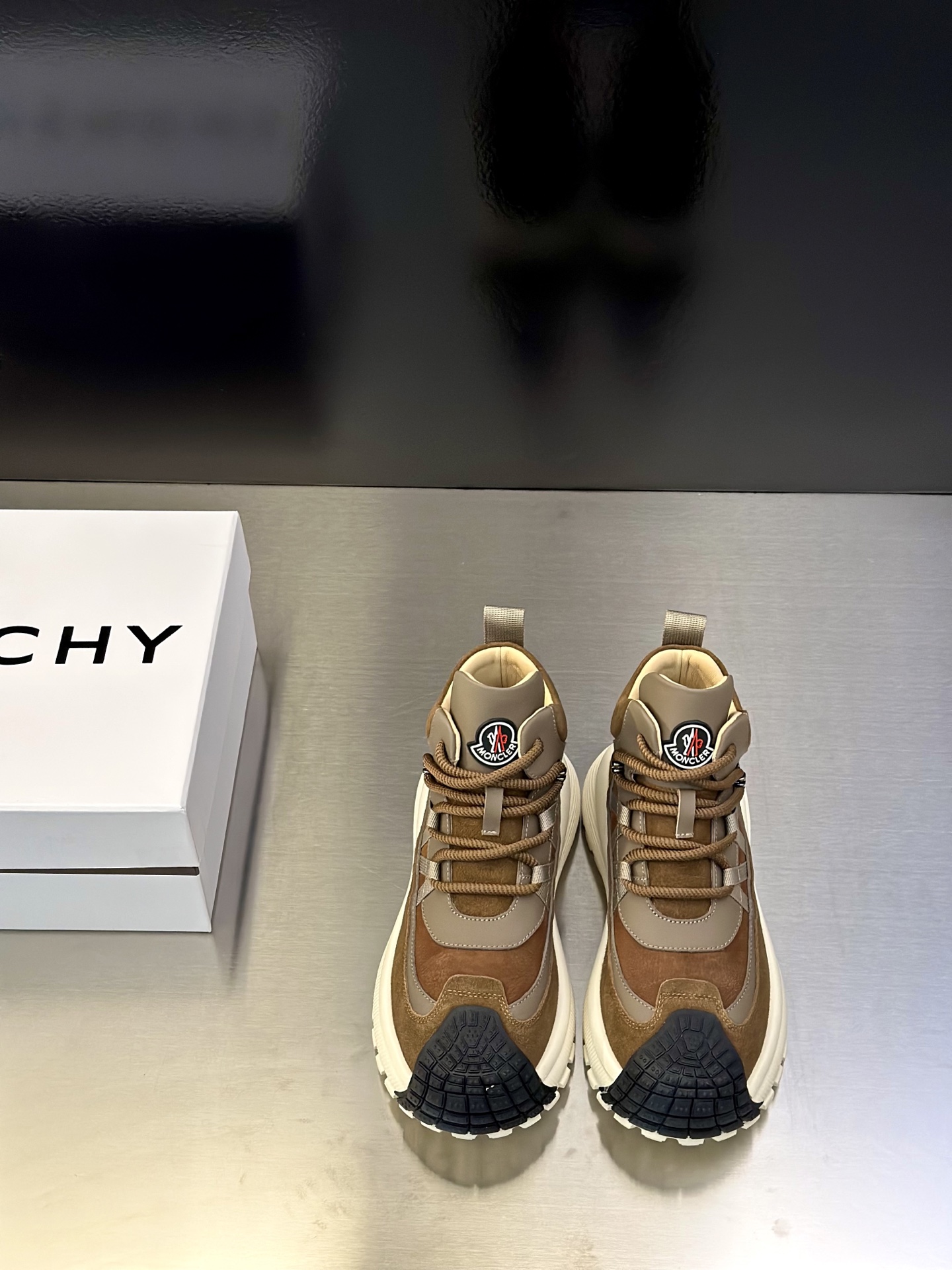 Moncler男 Style Men's Shoes Lookbook Reference image 1