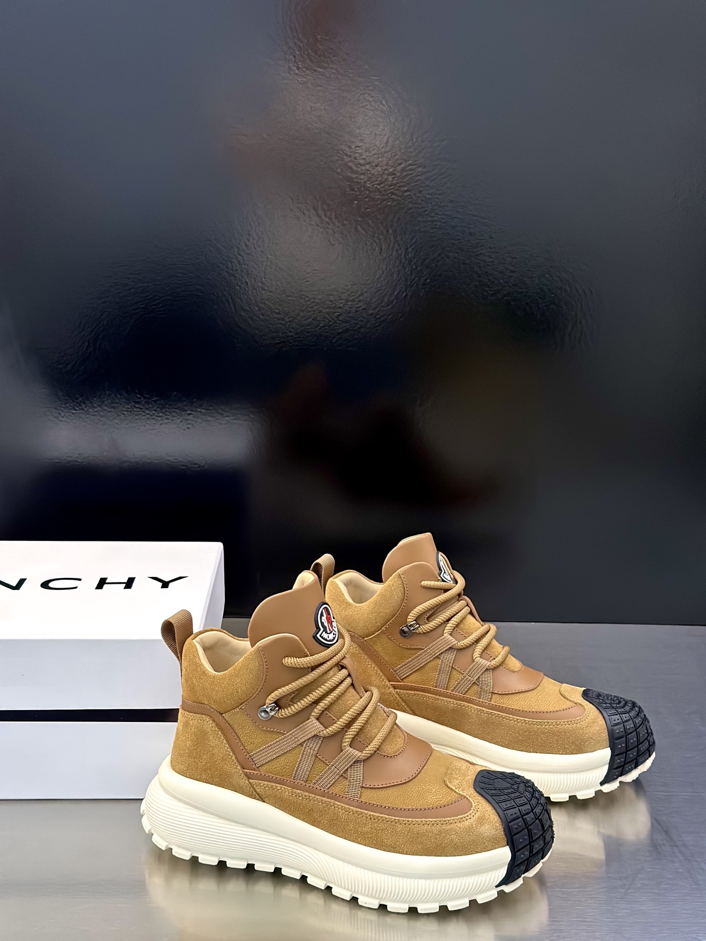 Moncler男 Style Men's Shoes Lookbook Reference image 2