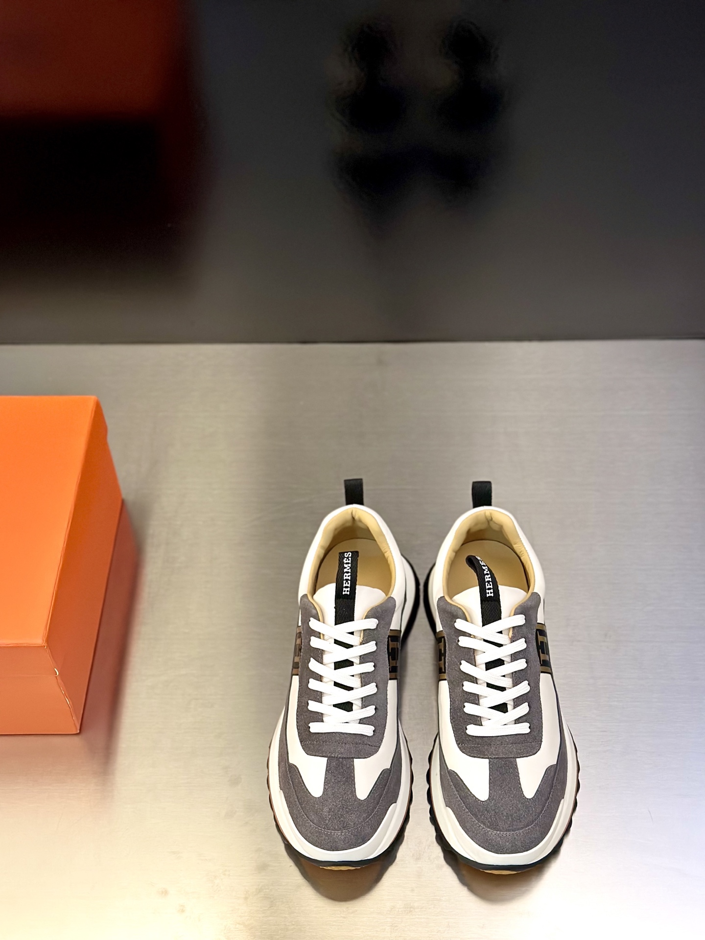 NO:590058,【HMS＊】 High quality, top craftsmanship, men’s fashion classic sports style, regular size 39-44 (5-10), available simultaneously!  goods!  Top craftsmanship [strong] Fully imported original leather from Italy (super texture and feel), imported silk calfskin inside!  Latex rebound pad, super resilient texture!  TPU combination wear-resistant velvet anti-slip outsole!  !  Super comfortable!  ,,cowhide19860909【HMS＊】 高品质,顶尖工艺品 男士时尚经典运动款 正码39－44(5一10） 同步发售！货！顶级手工艺[强]意大利全面进口原皮(超强质感、手感),内里进口绸面小牛皮！乳胶回力垫,回弹质感超强！TPU组合耐磨绒防滑大底！！超强舒适感！,,cowhide,Men's shoes