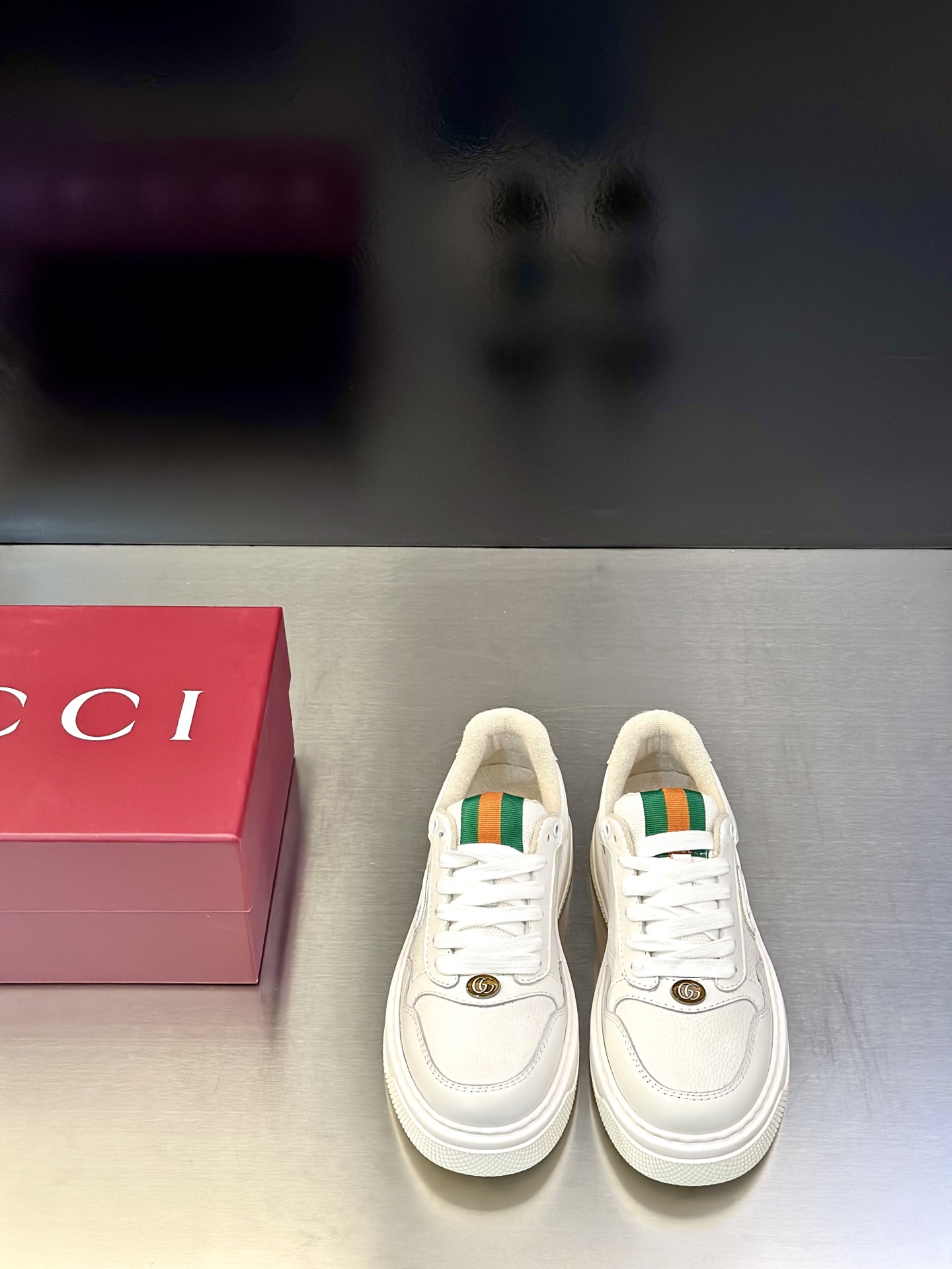 NO:620910,Gucci high-quality top handicrafts Gucci counter new model original configuration, Italian imported cowhide with printed cloth fabric, imported cowhide inner pad, breathable and comfortable, original sole is super comfortable, original factory and single goods are high quality, welcome to compare, code number 39-44 (customized 38 45 46),,gucci,cowhide19860909Gucci 高品质 顶级工艺品 古奇 专柜新款原厂配置,意大利进口牛皮搭配印花布面料,进口牛皮内里垫,透气舒适,鞋底原厂特供原版底超级舒适,原厂跟单货高品质,欢迎对比,码数 39-44（订做 38 45 46）,,gucci,cowhide,Men's shoes