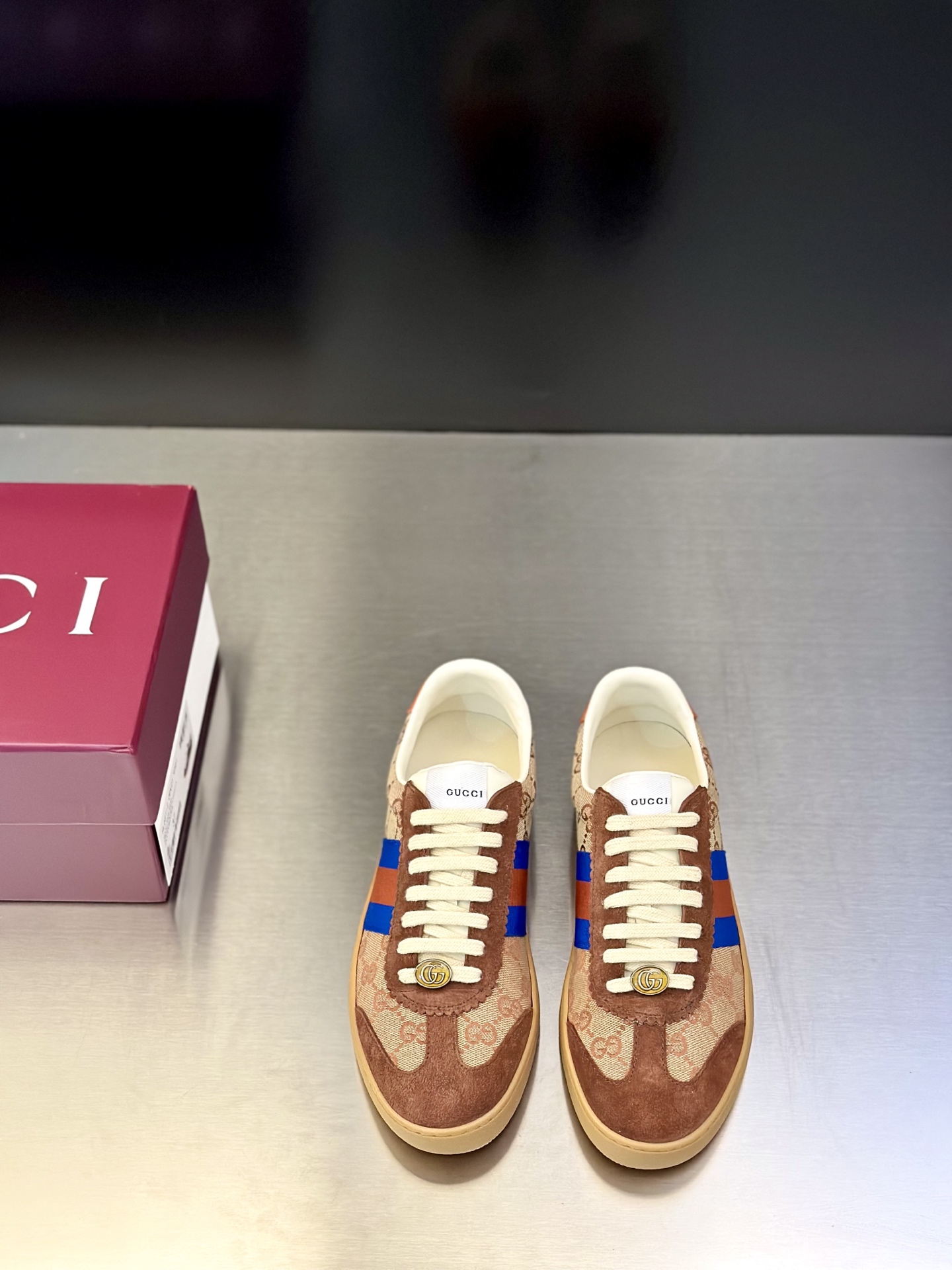 NO:639533,[GUCCI] (Couple model) (the highest version of Gucci’s popular model) is on sale at the counter simultaneously, the upper is made of official specific materials with low glue, breathable mesh lining, great foot feel, original lightweight shock-absorbing thickened foam outsole, simple color matching, versatile and handsome, size 35-40 for women, 39-45 for men (38 for men)  45 (customized, non-returnable) 'Full set of packaging, cards, certificates, bags, handbags',,gucci19860909［GUCCI】（情侣款）(最高版本古奇爆款）专柜同步发售 ,,鞋面采用进官方特定材料低胶而成,透气网布内里,脚感一级棒,原版轻便减震加厚发泡大底,简约拼色,百搭帅气,码数女35-40,男39-45（男38 45定做不退换）《全套包装、卡片、合格证、布袋、手提袋》,,gucci,Men's shoes