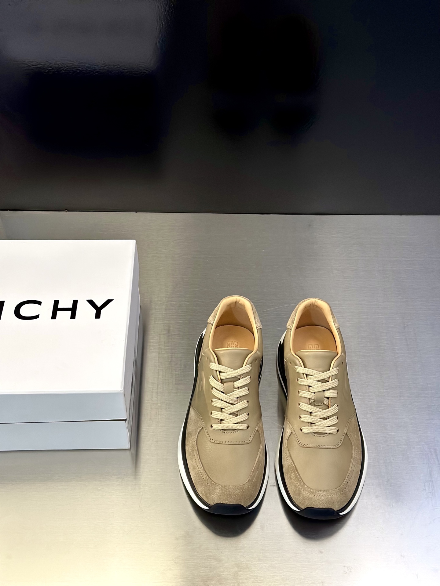 NO:665059,G Givenchy top handicrafts, counter synchronization, original factory configuration, original cowhide fabric imported from Italy, breathable and comfortable imported water-dyed cowhide lining, soles specially provided by the original factory, super comfortable, original factory high-quality goods, you can enter and exit the counter at will, welcome to compare and synchronize with the counter, code number 39-44 (order 38 45),,givenchy,cowhide19860909G 纪梵希 顶级工艺品 专柜同步 原厂配置,意大利进口原版牛皮面料,透气舒适进口水染牛里垫,鞋底原厂特供原版底超级舒适,原厂跟单货高品质,可随意进出专柜,欢迎对比专柜同步,码数 39-44（订 38 45 ),,givenchy,cowhide,Men's shoes