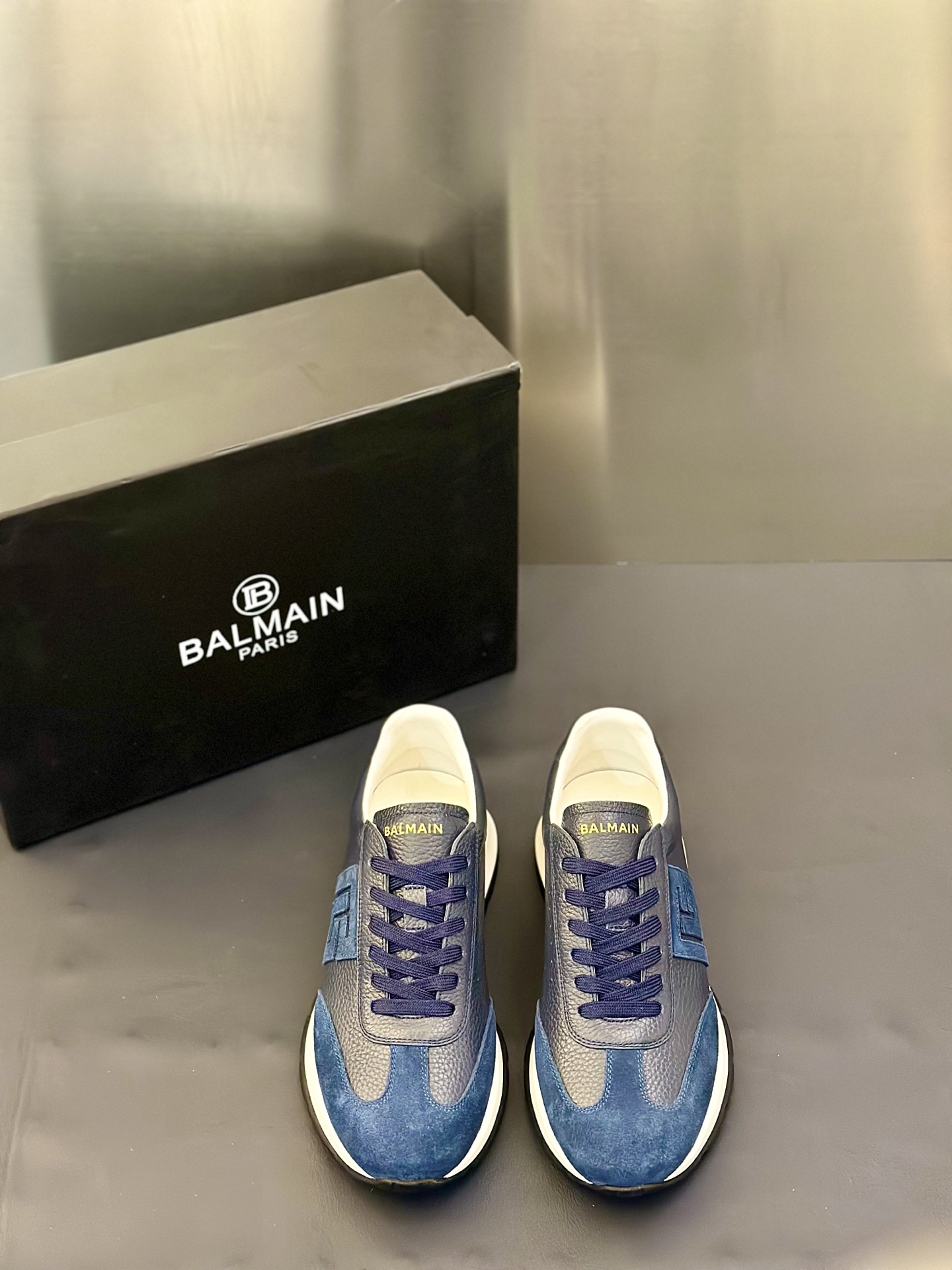 NO:690334,BALMAIN Balmain B-Skate sneakers B-Skate multi-material stitching contrasting color sneakers, the upper is decorated with black laces, the leather stitching tongue is decorated with the Balmain logo, and the TPU sole is decorated with the same color Balmain logo. Size 39-44, (38, 45 can be customized),,balmain,balmain,sneakers19860909BALMAIN巴尔曼B-Skate运动鞋 B-Skate 多材质拼接撞色运动鞋 ,鞋面饰有黑色鞋带,皮革拼接鞋舌点缀 Balmain 徽标, TPU 鞋底饰有同色系 Balmain 徽标. 码数39-44,（38、45可定）,,balmain,balmain,sneakers,Men's shoes