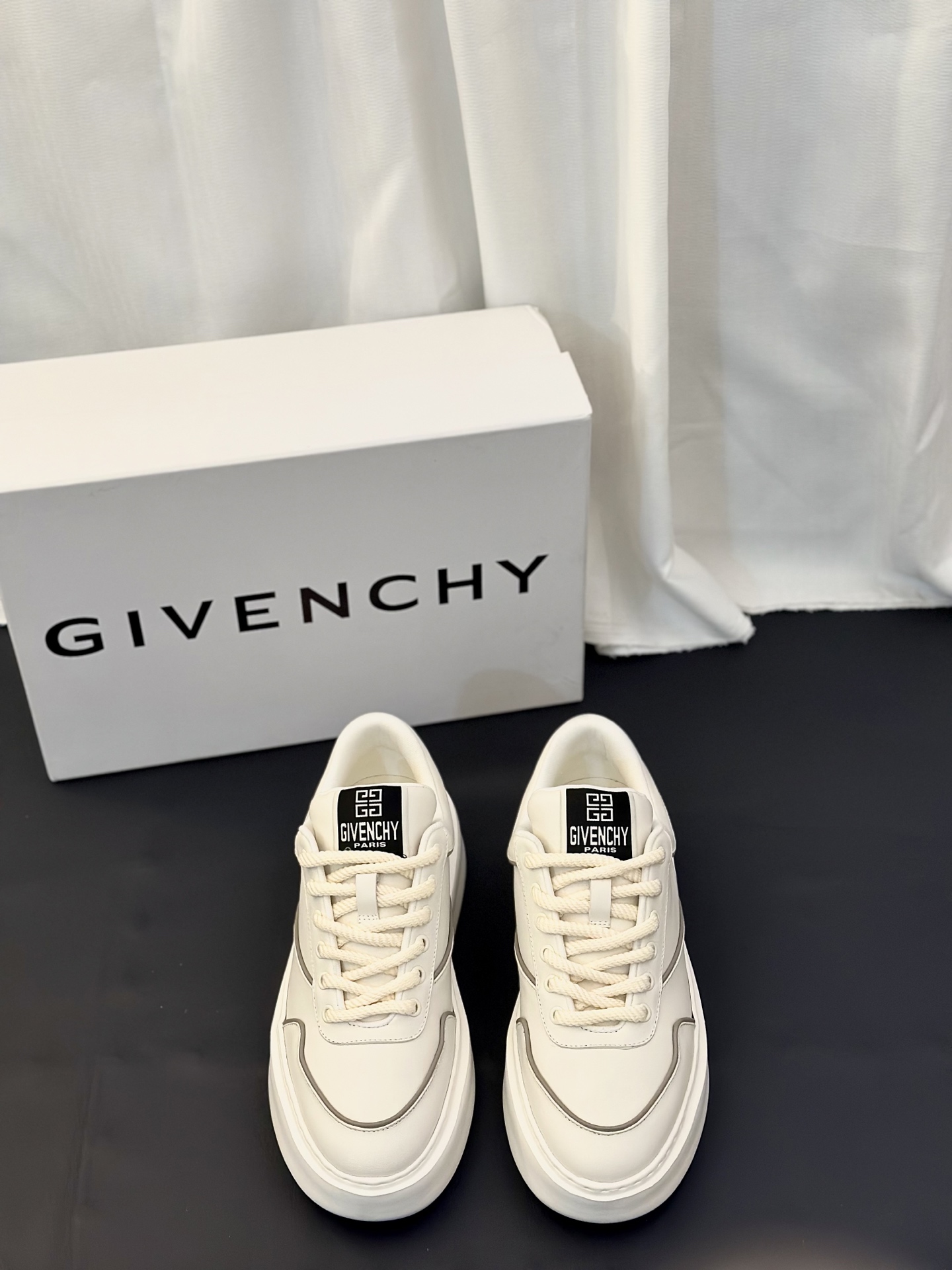 NO:729300,Givench*.Givenchy men's thick-soled casual shoes are made of imported calfskin, color-blocking design, brand logo decoration on the tongue, and three-dimensional composite stitching!  Calfskin lining for high comfort!  Size39-44 (customized at 38.45),,givenchy,givenchy,cowhide19860909Givench*.纪梵希男士厚底休闲鞋,采用进口小牛皮打造,拼色设计,鞋舌品牌logo装饰,立体复合式拼接缝合！内里小牛皮 舒适度高！ Size39-44（38.45定做）,,givenchy,givenchy,cowhide,Men's shoes