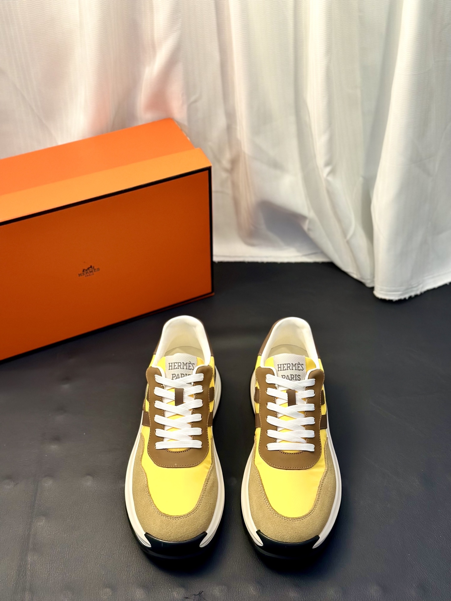 Moncler男 Style Leather Men's Shoes Lookbook Reference image 1