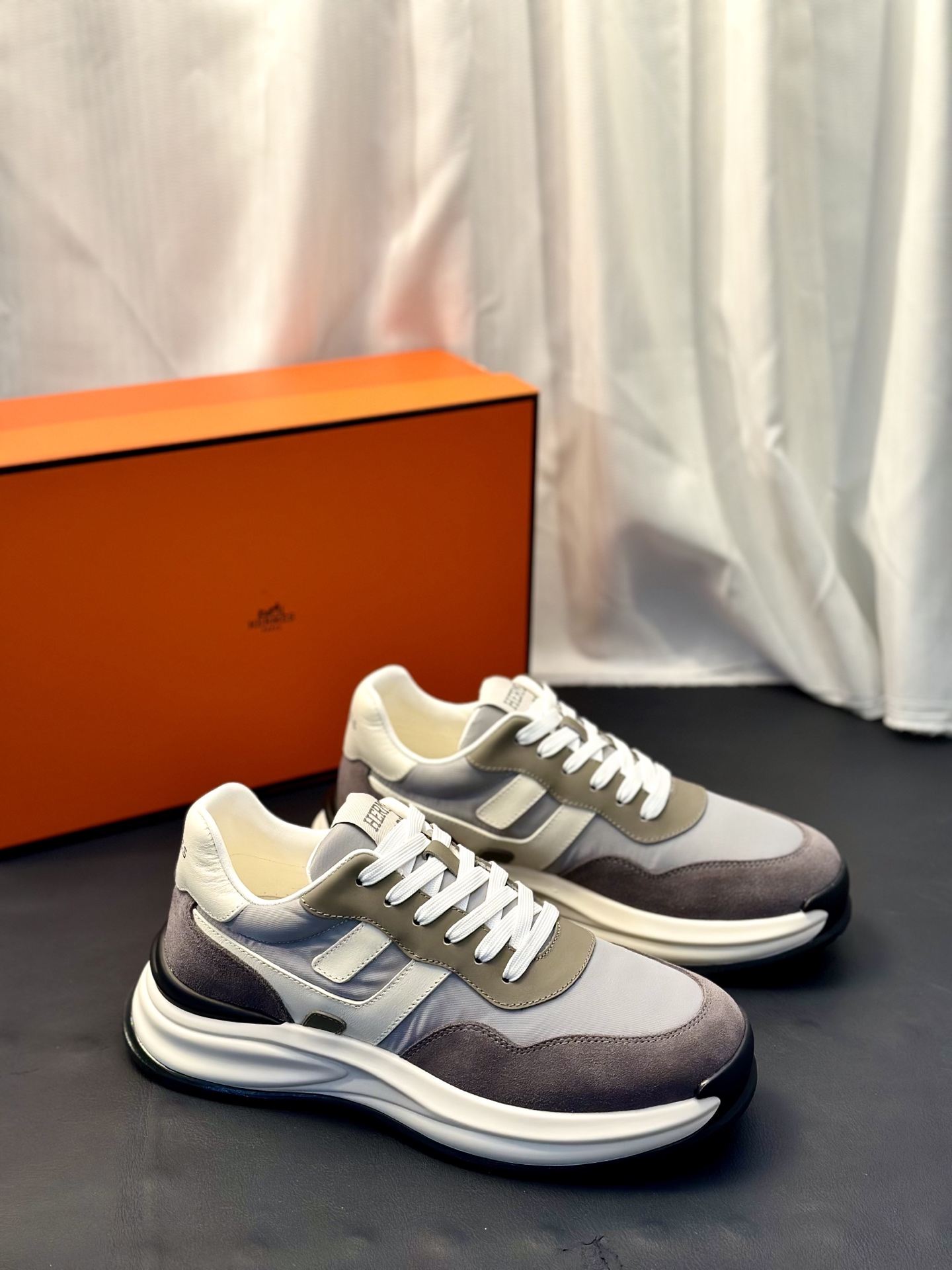 Moncler男 Style Leather Men's Shoes Lookbook Reference image 2