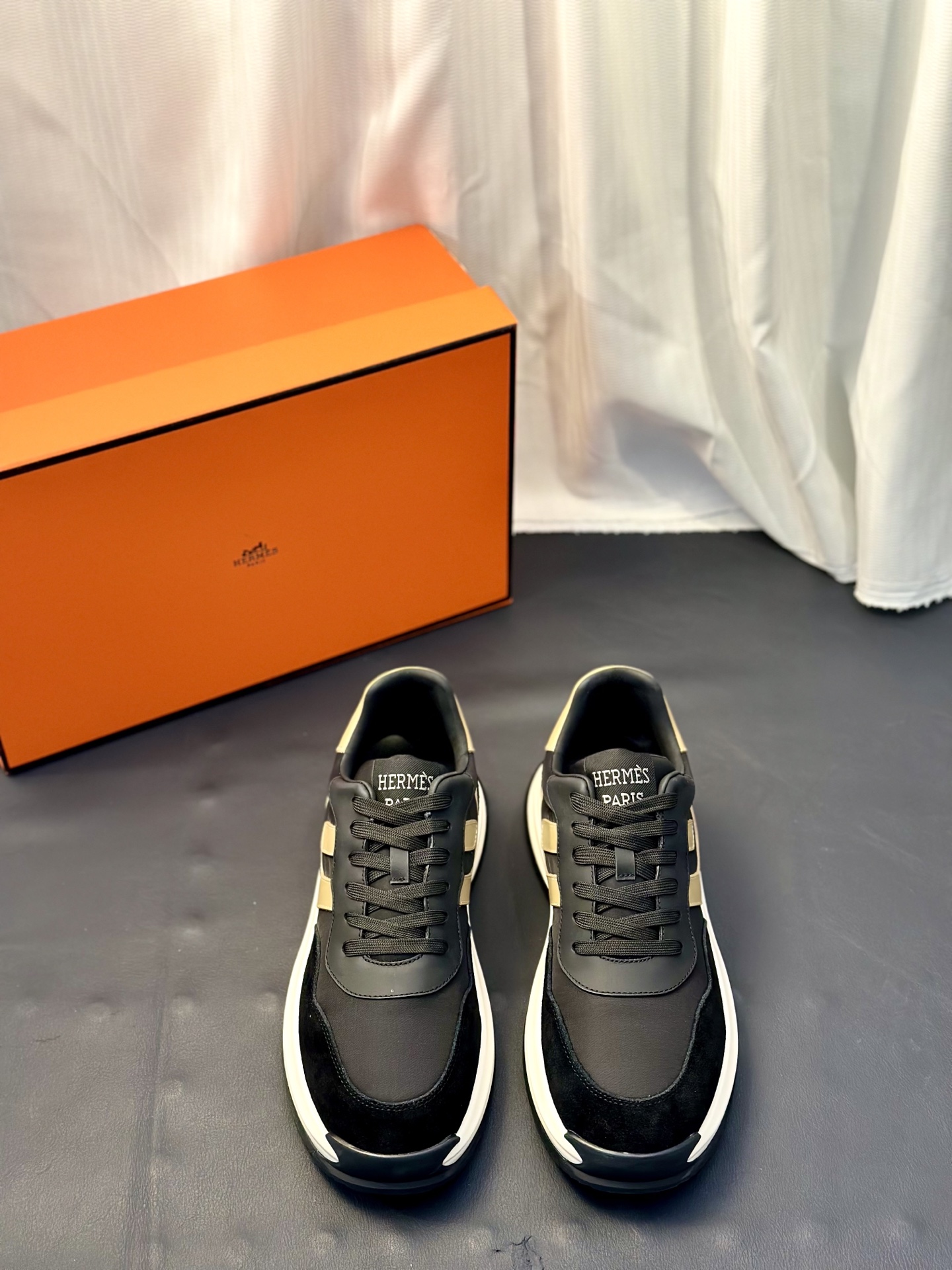 Moncler男 Style Leather Men's Shoes Lookbook Reference image 1
