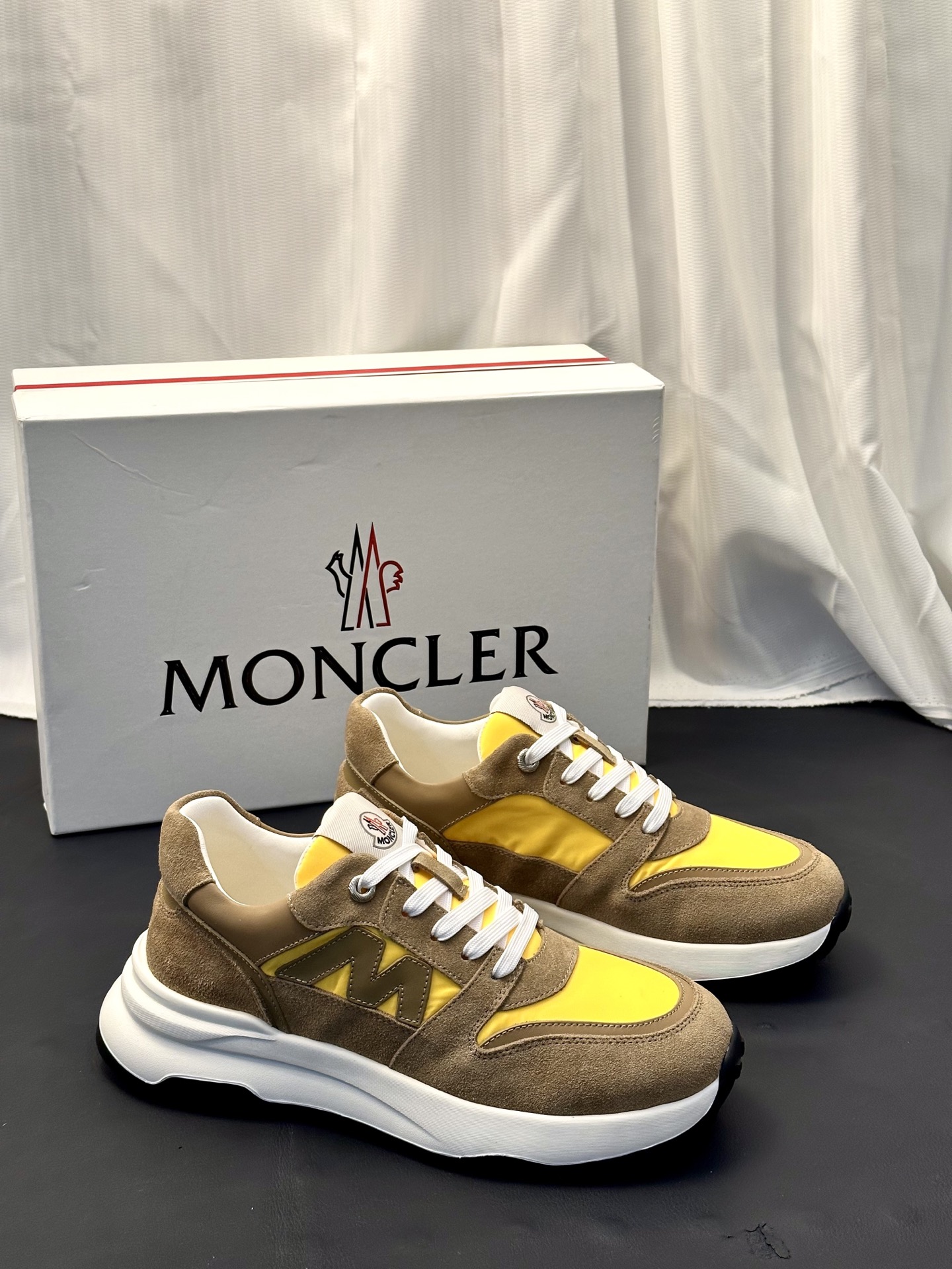 Moncler男 Style Leather Men's Shoes Lookbook Reference image 2