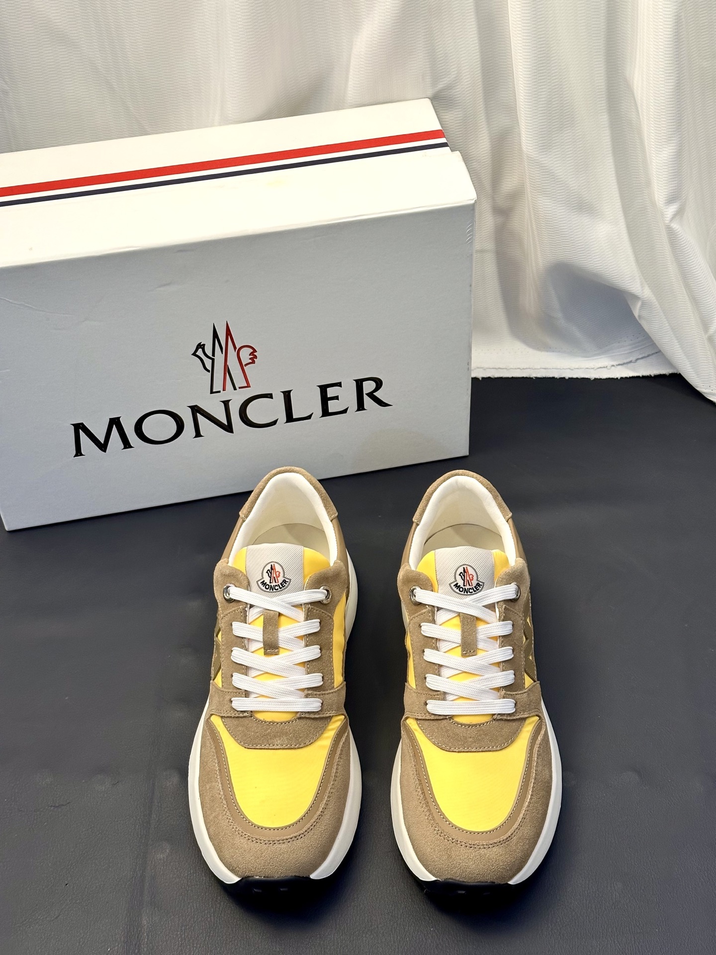 Moncler男 Style Leather Men's Shoes Lookbook Reference image 1