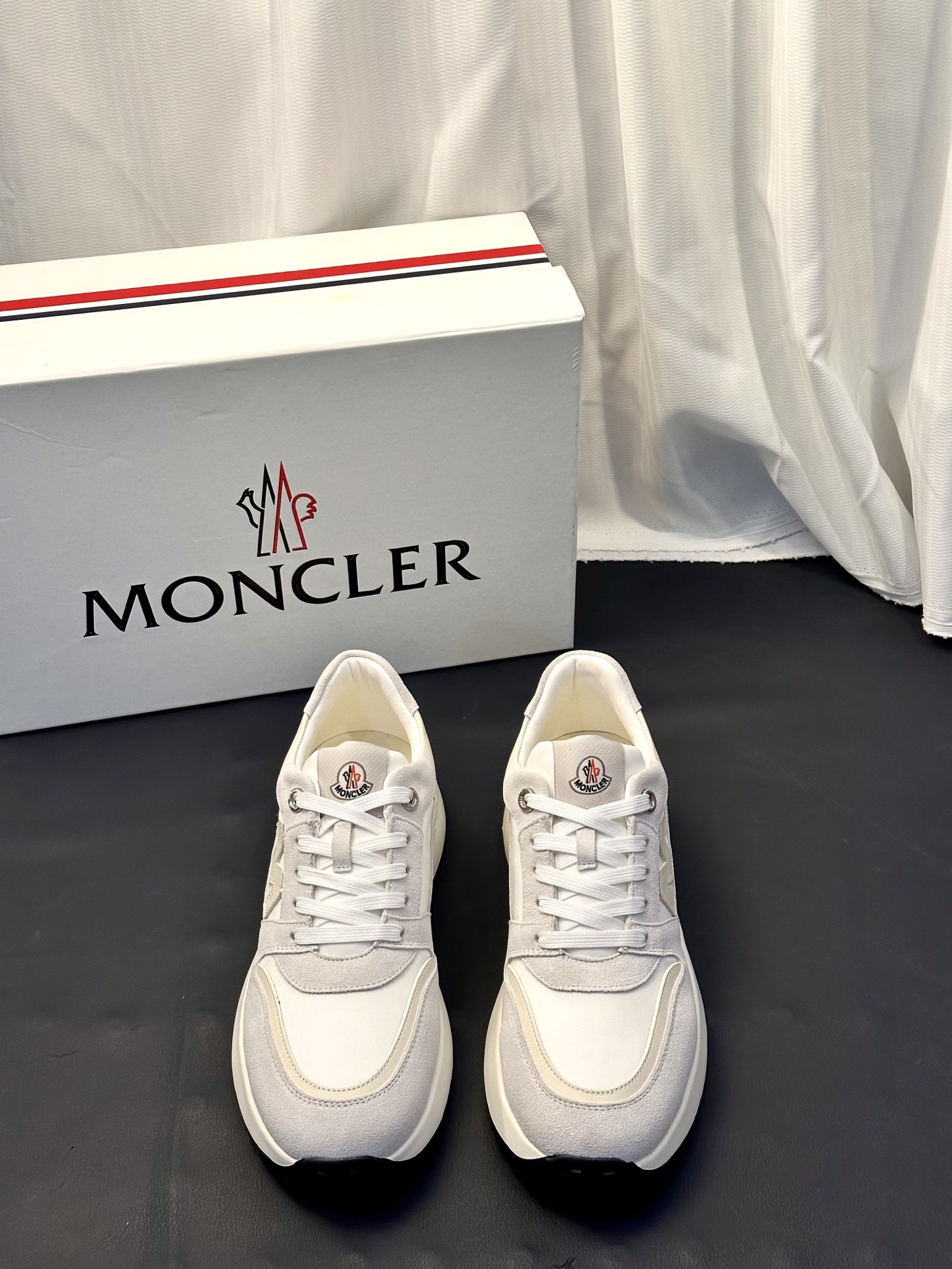 Moncler男 Style Leather Men's Shoes Lookbook Reference image 1