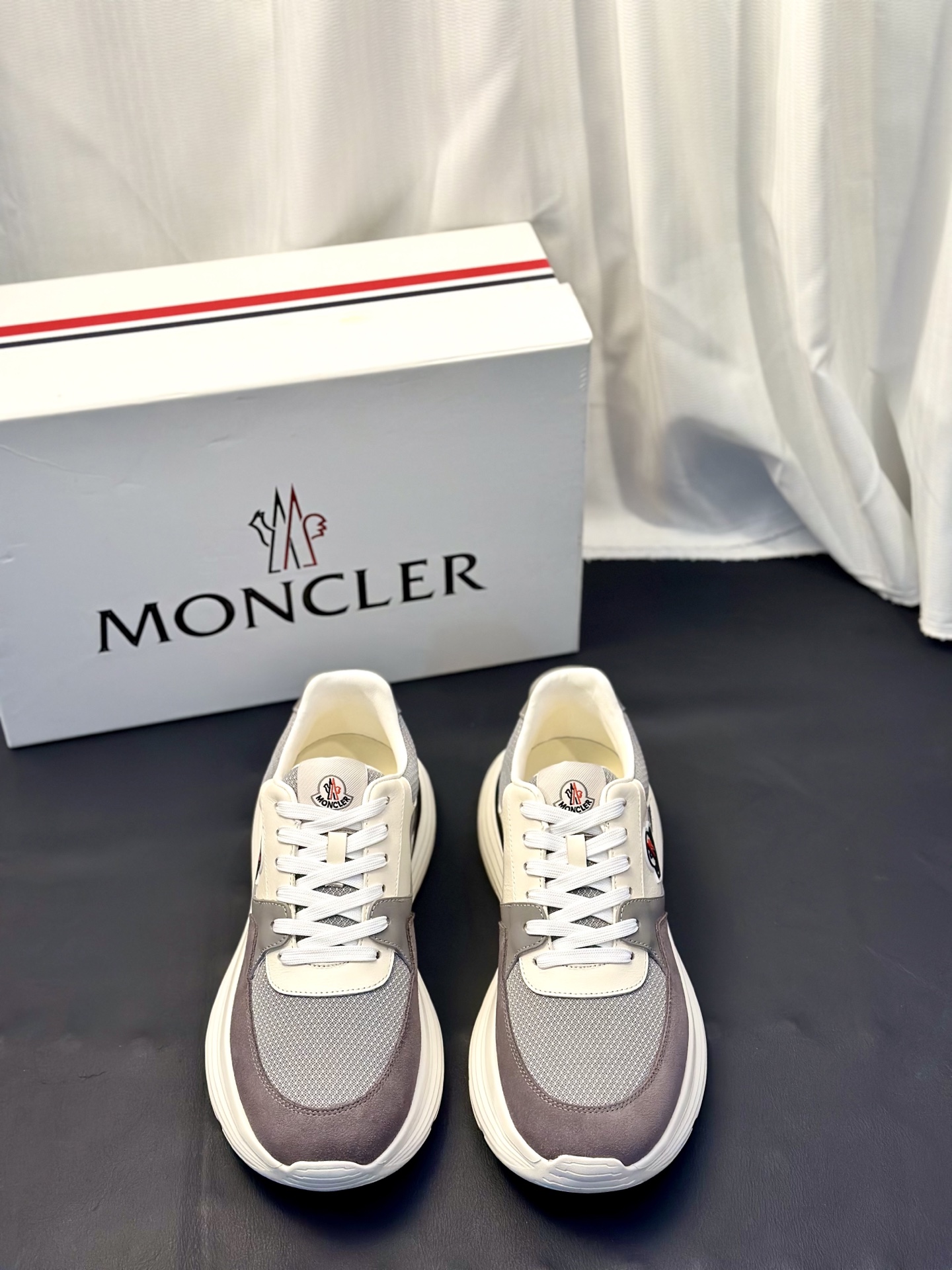 Moncler男 Style Leather Men's Shoes Lookbook Reference image 1