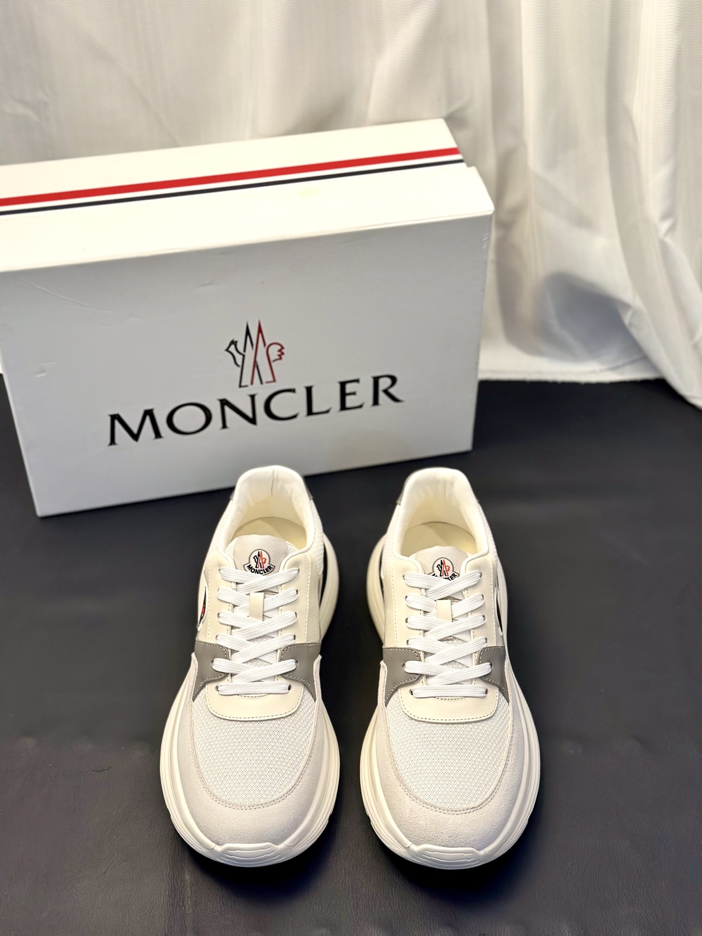 Moncler男 Style Leather Men's Shoes Lookbook Reference image 1