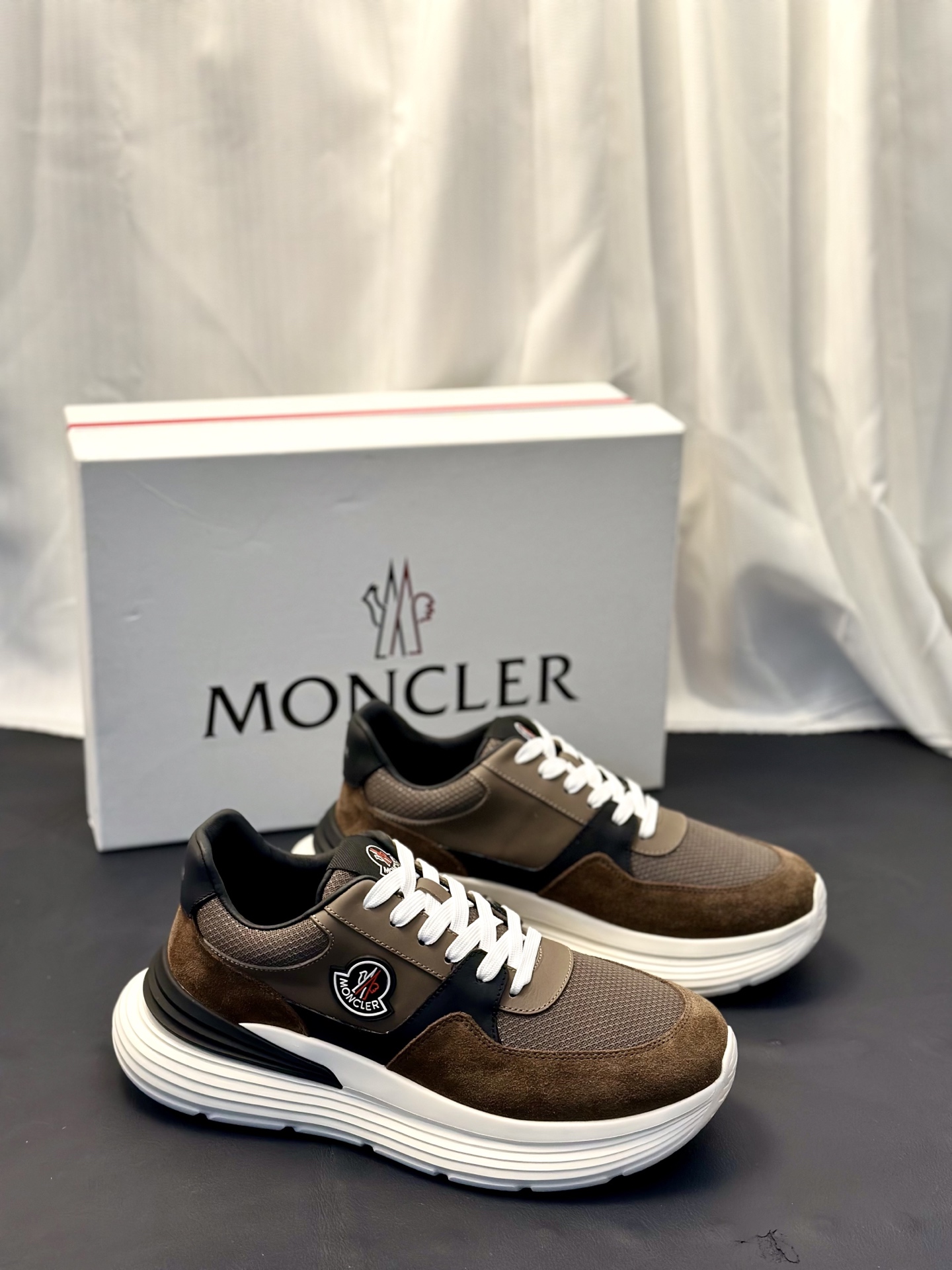 Moncler男 Style Leather Men's Shoes Lookbook Reference image 2