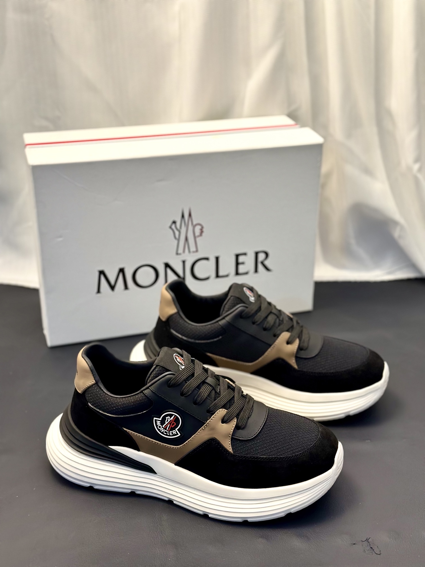 Moncler男 Style Leather Men's Shoes Lookbook Reference image 2
