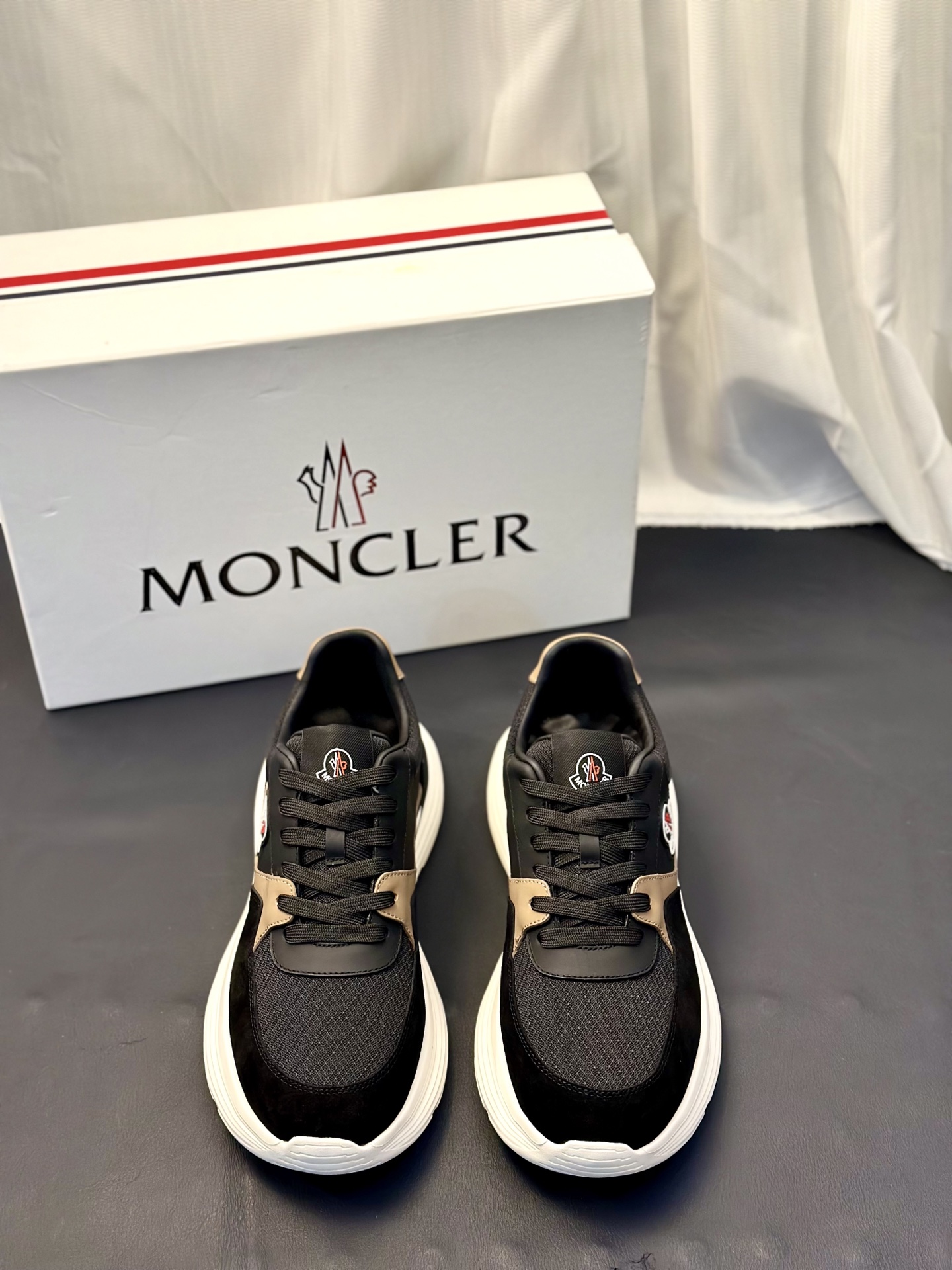 Moncler男 Style Leather Men's Shoes Lookbook Reference image 1