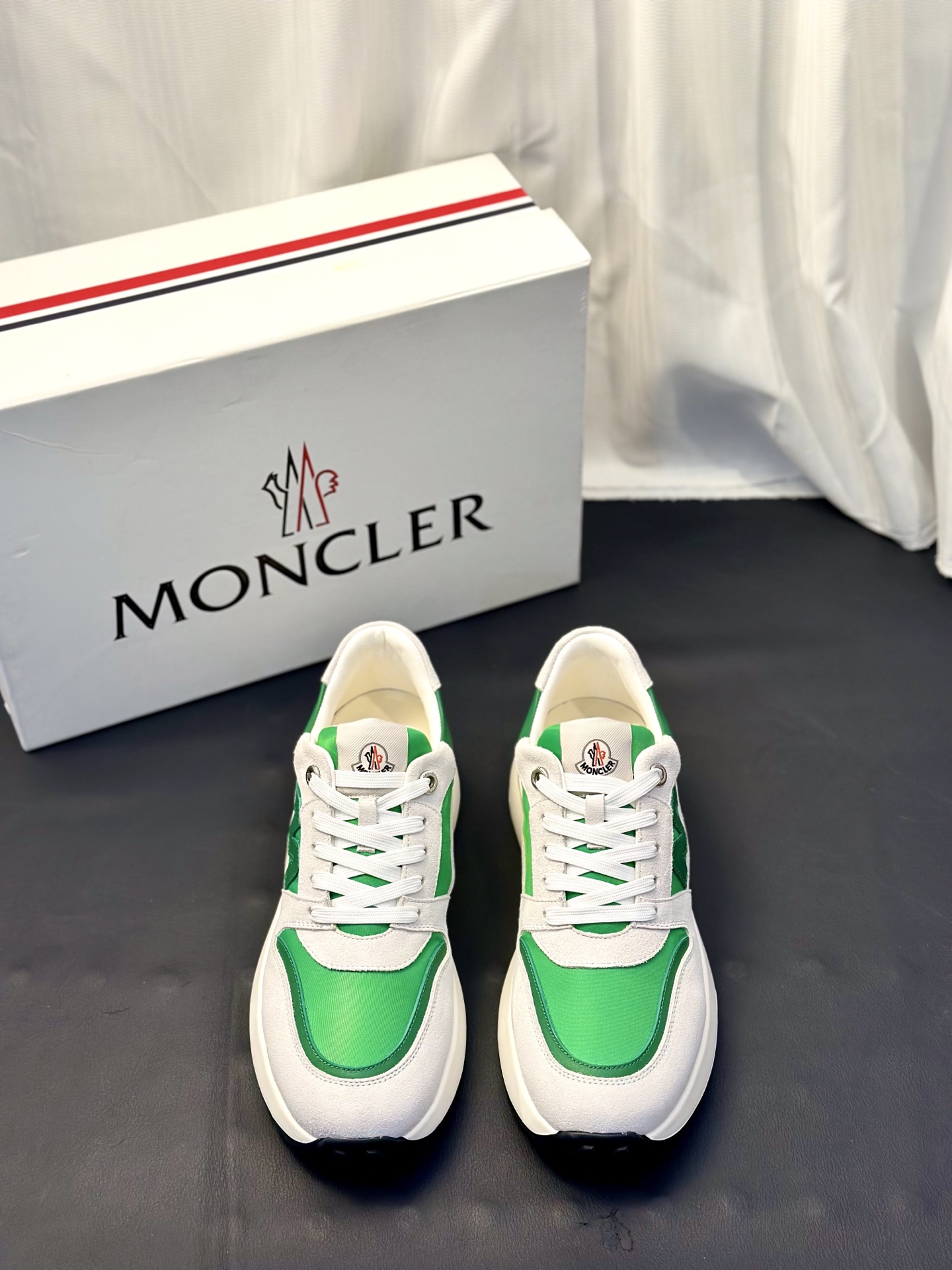 Moncler男 Style Leather Men's Shoes Lookbook Reference image 1