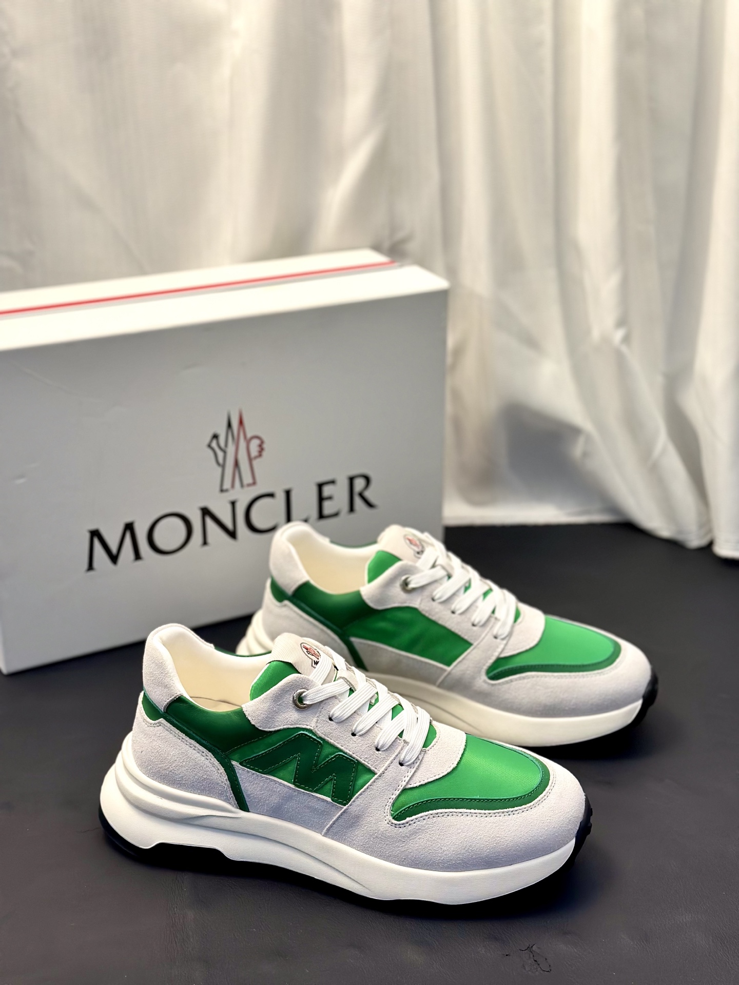 Moncler男 Style Leather Men's Shoes Lookbook Reference image 2