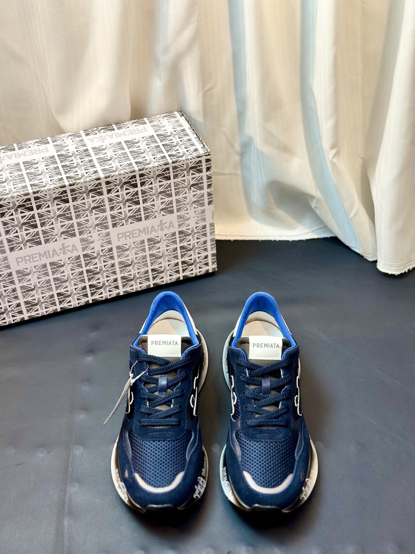 NO:756276,[PREMIATA] Premiata - High-end quality original order - Nappa calfskin upper, sewn brand 'rice' totem - Breathable mesh inside - Outsole ultra-light TPU foam rubber; color-printed molded outsole - Super high quality control, fine workmanship highlights (high-end, luxury, grade) -Size 38-44 (45 can be customized),,cowhide19860909[PREMIATA】普瑞米亚达  -高端品质 原单 -鞋面纳帕小牛皮、车缝品牌“米”图腾 -内里透气网 -大底超轻TPU发泡·橡胶；彩印成型大底 -超高品控·做工精细凸显(高端·贵气·档次) -Size 38-44（45可订做),,cowhide,Men's shoes