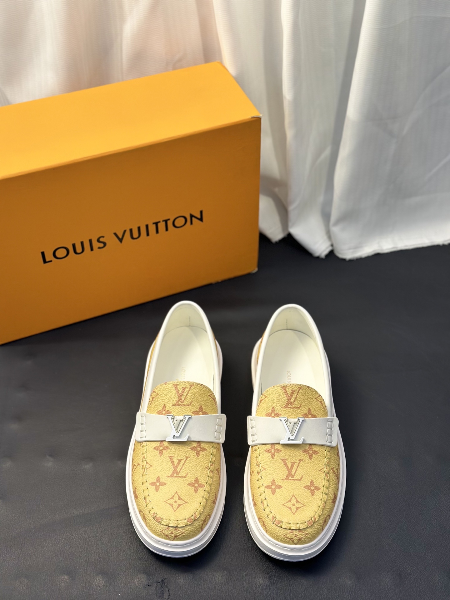 NO:756260,LOUIS VUITTON [Luden Yiwei] The new trendy Lv is on the market, the original version of casual and fashionable men's shoes is shipped at 1:1. The upper is made of imported brand leather + cowhide lining, the original wear-resistant rubber outsole, the version is simple and elegant, exclusive for trendy men. 38-45 (customized at 38.45),, louis vuitton, louis vuitton, cowhide19860909LOUIS VUITTON【路登易威】全新潮款Lv上市,休闲时尚男鞋原版1:1出货 鞋面采用进口品牌皮料+牛皮内里,原版耐磨橡胶大底,版型简洁大气,潮男专属.38-45（38.45订做）,,louis vuitton,louis vuitton,cowhide,Men's shoes