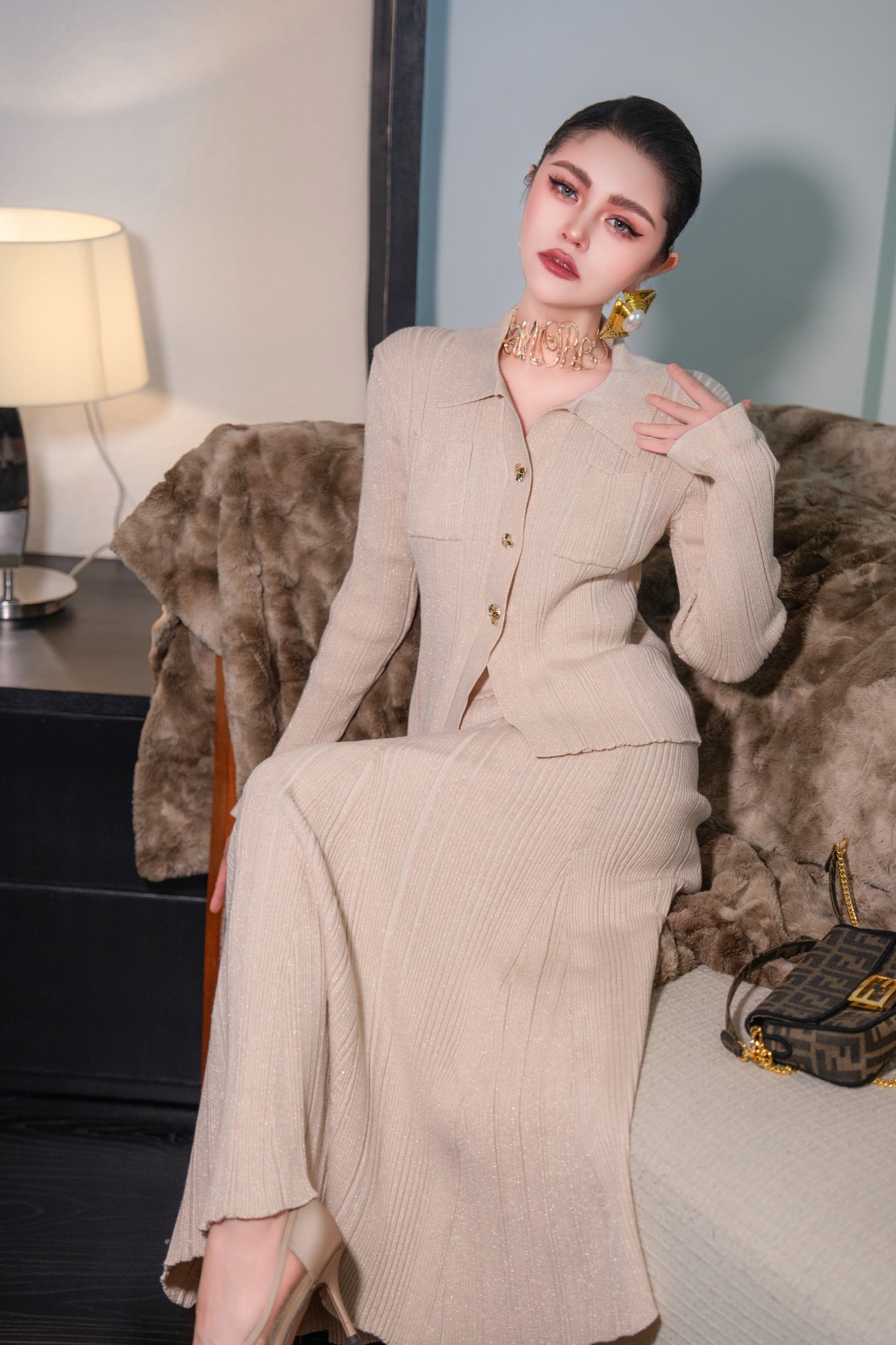 P702 Women’s Suit Support: Bullet-Knit Metal Top with Fish Tail Skirt in Almond and Black - 图片 7
