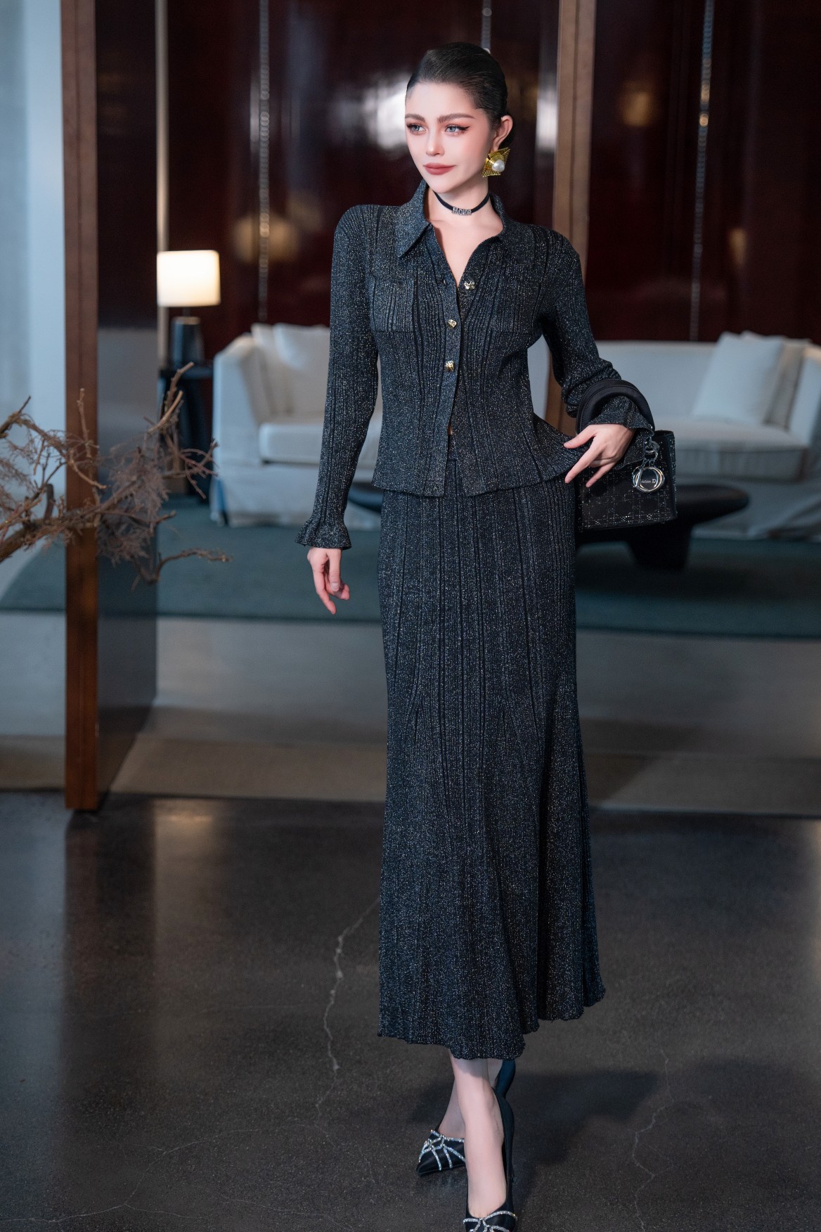 “Metal-Knit Women’s Suit with Fish Tail Skirt in Almond and Black, Various Sizes Available” - 图片 9