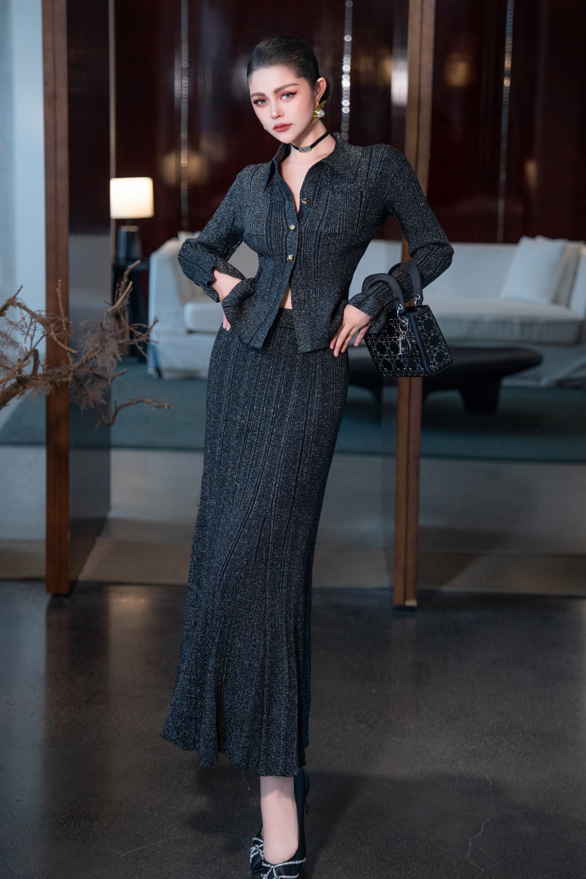 “Metal-Knit Women’s Suit with Fish Tail Skirt in Almond and Black, Various Sizes Available” - 图片 8