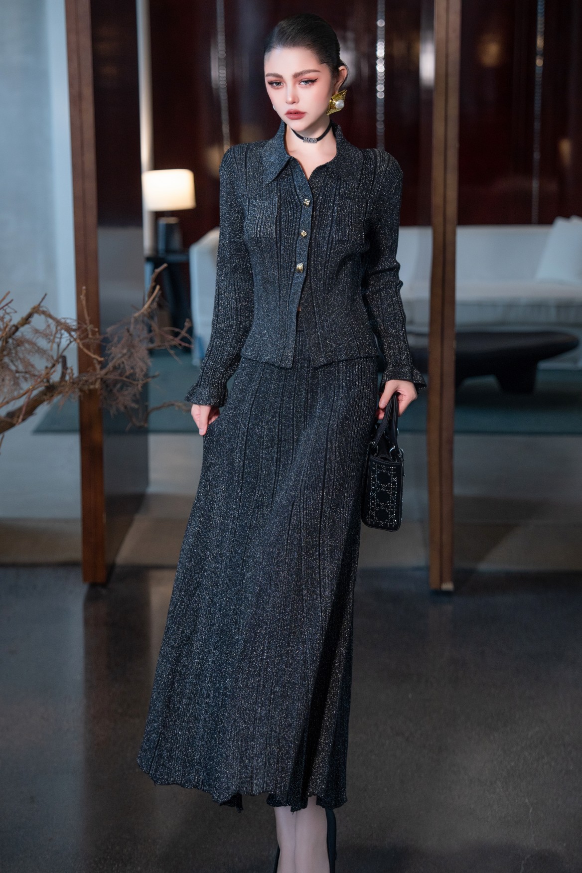 “Metal-Knit Women’s Suit with Fish Tail Skirt in Almond and Black, Various Sizes Available” - 图片 6
