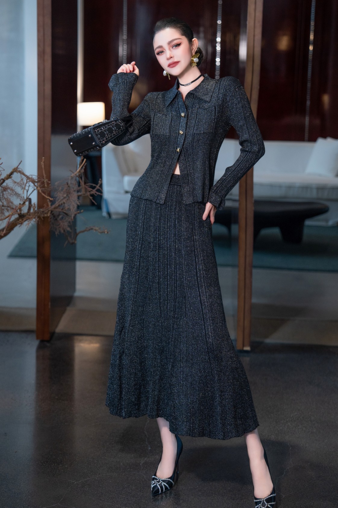 “Metal-Knit Women’s Suit with Fish Tail Skirt in Almond and Black, Various Sizes Available” - 图片 7