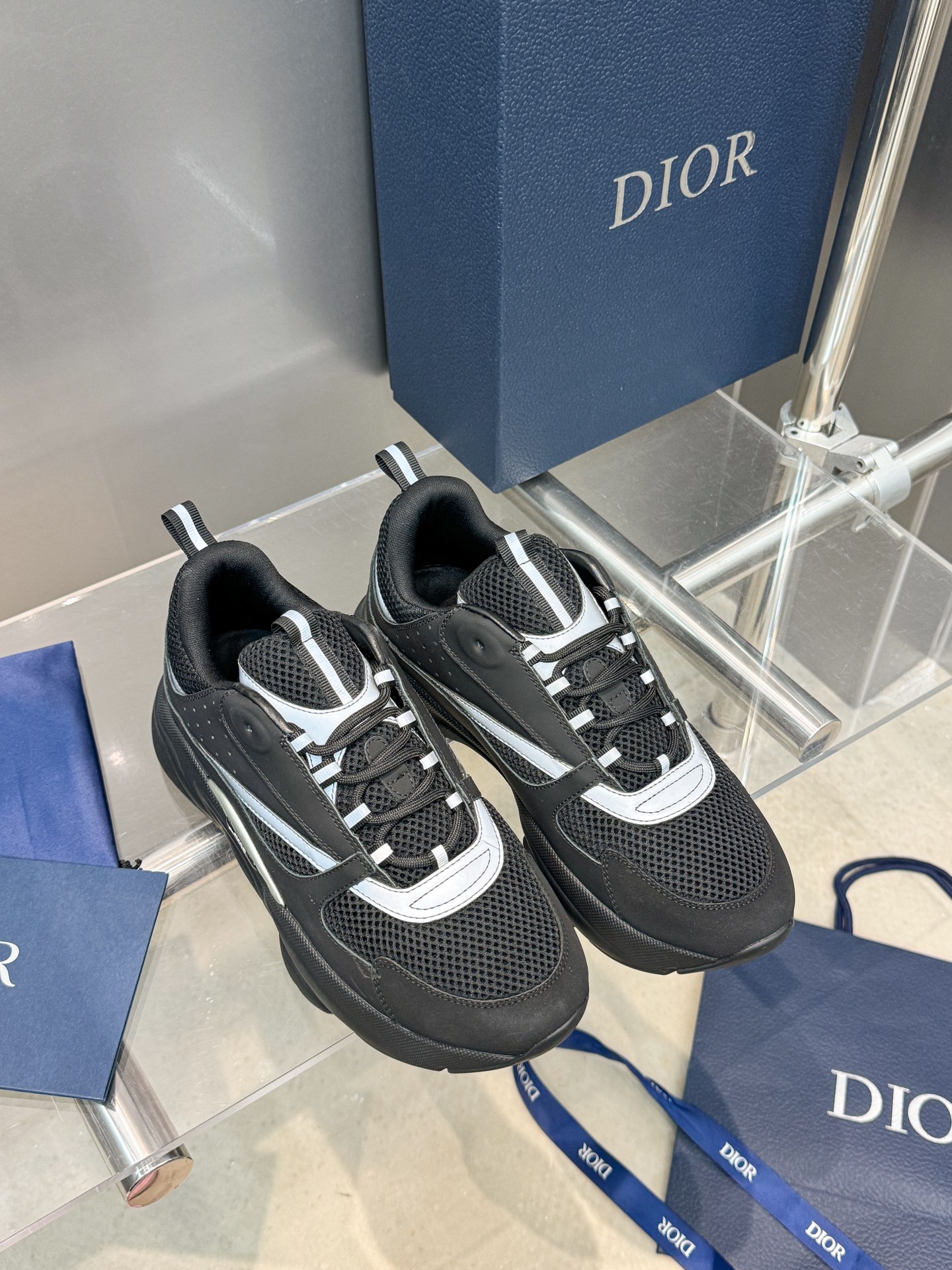 NO:437402,Long-term production, top-level version, new upgrade, B22 series mesh, casual, sports shoes, original purchase and development, making goods, super popular D homes, sports, dad shoes, the highest quality in the market, original blowout, perfect reproduction, the material is the same, fabric: custom silk cowhide + breathable mesh, inner original custom breathable mesh, sole TPU, combination sole, Size: women's size 35-41 (40, 41 custom made) men's size 38-48 (38.46.47.48 custom made), dad shoes, dior, sneakers, cowhide19860909长年做货 顶级版本 全新升级 B22 系列网面 休闲 运动鞋 原版购入开发 做货 国外超火的D家 运动 老爹鞋 市场最高品质 原版爆拆 完美复刻,材料原版一致 面料:定制丝绸牛皮+透气网面 内里原版定制透气网 鞋底TPU 组合大底 Size:女码 35-41（40、41 订做）男码38-48（38.46.47.48 订做）,老爹鞋,dior,sneakers,cowhide,Women's Shoes