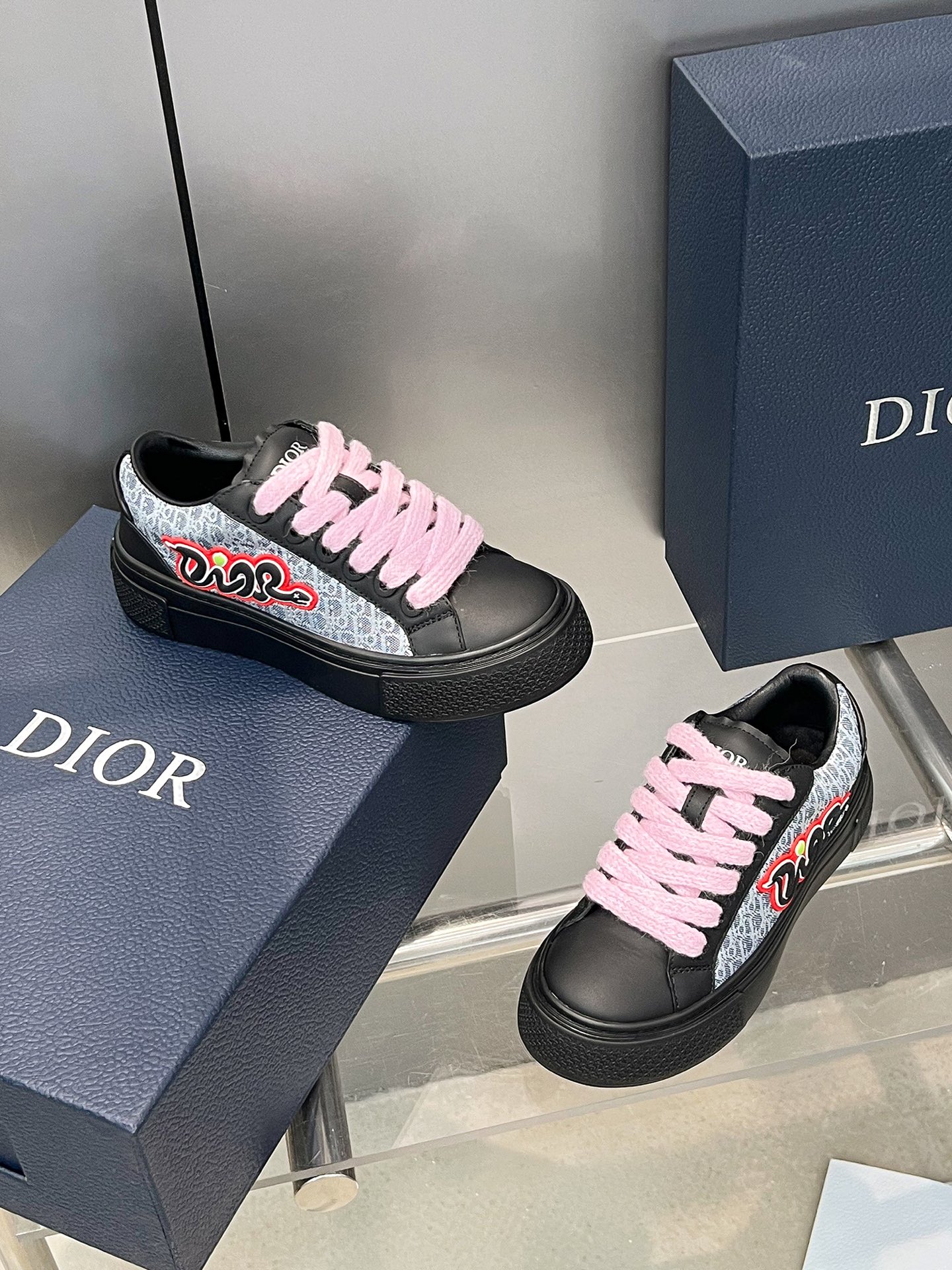 NO:437353,(full set of packaging 20) Latest color matching Snake Year limited couple model Latest color system D Home Dio-r Latest popular B33 Highest version Couple model Original explosion-breaking one to one perfect replica, workmanship details are in place Original customization materials Excellent Latest elements combination Fashionable and casual personality versatile Fabric original embroidery + calfskin handmade oil edge Imported original custom breathable net Foot pad Original molding pad Outsole original one to one open mold TPU Size 36 to 45 35.46 Customized, casual shoes/sports shoes, dior, dior, sneakers, cowhide19860909（全套包装20）最新配色蛇年限定情侣款 最新色系 D家Dio-r 最新火爆B33 最高版本 情侣款 原版爆拆一比一完美复刻 做工细节到位 原版定制材料 超赞 最新元素组合 时尚休闲个性 百搭 面料原版刺绣＋小牛皮手工油边 内里进口原版订制透气网 垫脚原版成型垫 大底原版一比一开模TPU 码数36一45 35.46定做,休闲鞋/运动鞋,dior,dior,sneakers,cowhide,Women's Shoes