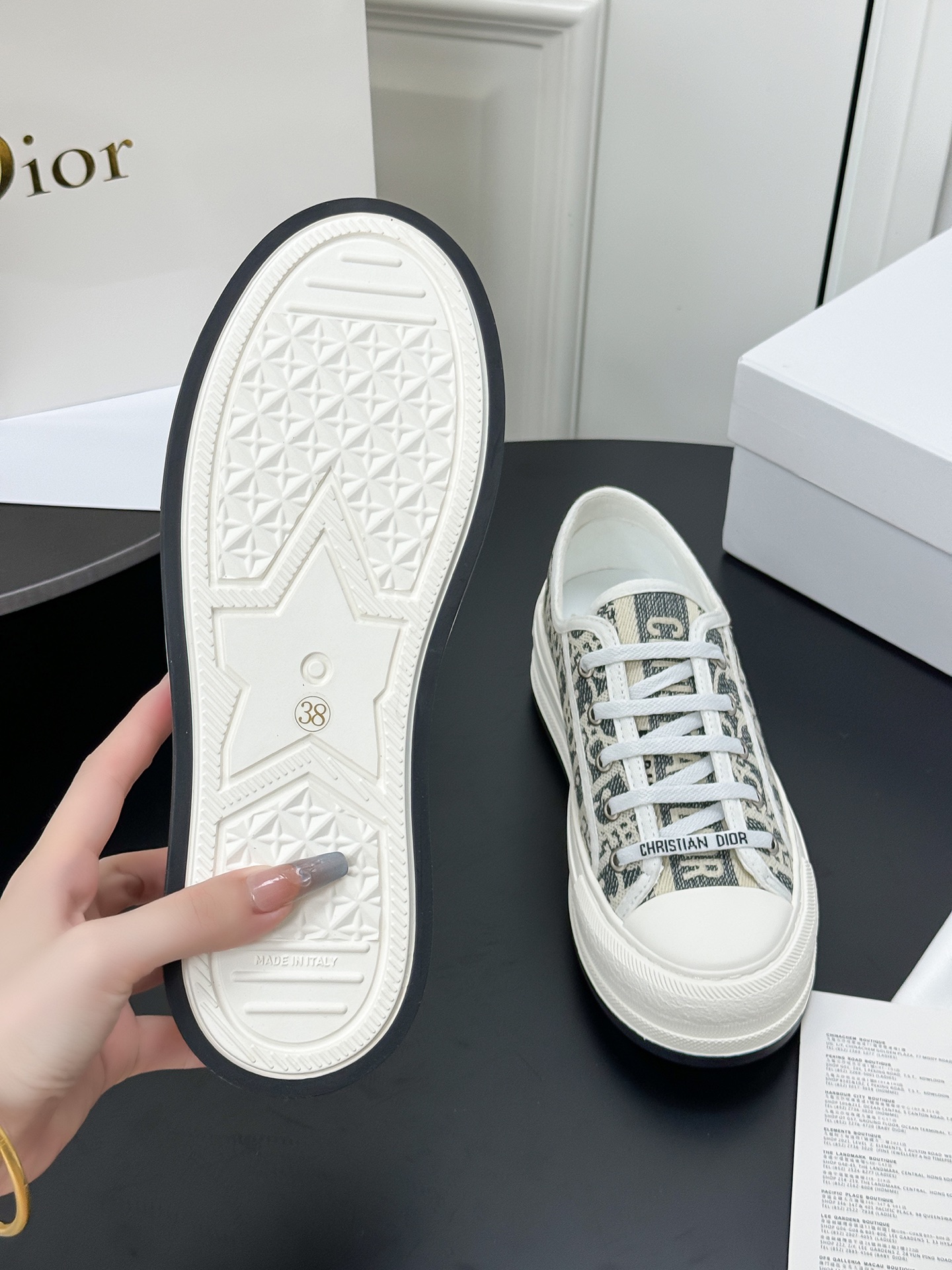 NO:437362,, (customized for men's size) Dior Walk'n series Presbyterian embroidery thick-soled canvas shoes This Walk'n'Dior thick-soled sneakers is a fashionable item that enhances the style of the series. Dark blue Oblique printed cotton embroidered upper with comfortable thick sole, tongue and Christian Dior Paris logo laces. Fabric: Original custom imported Oblique printed embroidery Inner: Imported soft sheepskin lining Outsole: Original exclusive mold opening TPU material Sole thickness: 5CM Size: Women's 35-42 (40.41.42 Customized for non-return or replacement), casual shoes/sports, dior, dior, sneakers, sheepskin19860909,（男码订做） Dior迪奥Walk'n系列 老花 刺绣 厚底帆布鞋 这款Walk'n'Dior 厚底运动鞋是一款时尚单品,提升该系列的格调.深蓝色 Oblique 印花棉质刺绣鞋面,搭配舒适厚底、鞋舌和 Christian Dior Paris 标志鞋带. 面料: 原版定制进口Oblique 印花刺绣 内里: 进口柔软羊皮里 大底: 原版独家开模TPU材质 底厚: 5CM Size: 女款35-42（40.41.42 订做不退不换）,休闲鞋/运动鞋,dior,dior,sneakers,sheepskin,Women's Shoes