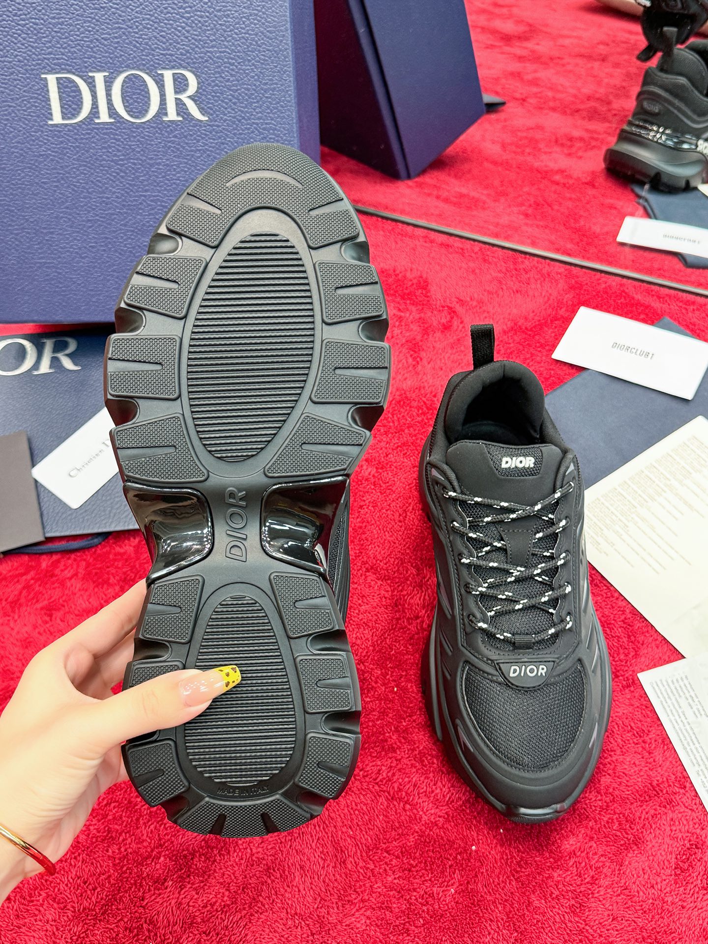 NO:480700,(Men's model) Dior 2025 Spring and Summer Show Couple Model B32 Iconic Fashionable Modern Sports Dad Shoes CD Letter Logo Lace-Blocked Color Thick Sole Running Shoes Celebrity's Same Style Casual Shoes Top High-end Version on the Market Material: The upper adopts special craftsmanship with mesh and environmentally friendly and breathable fabric inner Sole original mold opening Tpu combination sole Size 38-47 (38.46.47 Customized without return and exchange), Dad Shoes, dior, dior19860909（男款） Dior 迪奥2025春夏走秀情侣款B32 标志性时尚摩登运动老爹鞋 CD字母logo系带拼色厚底跑鞋 明星同款休闲鞋 市面顶级高端版本 材质:鞋面采用特殊工艺搭配网眼织环保透气织物内里 鞋底原版开模Tpu组合大底 码数 38-47（38.46.47定制不退换）,老爹鞋,dior,dior,Women's Shoes