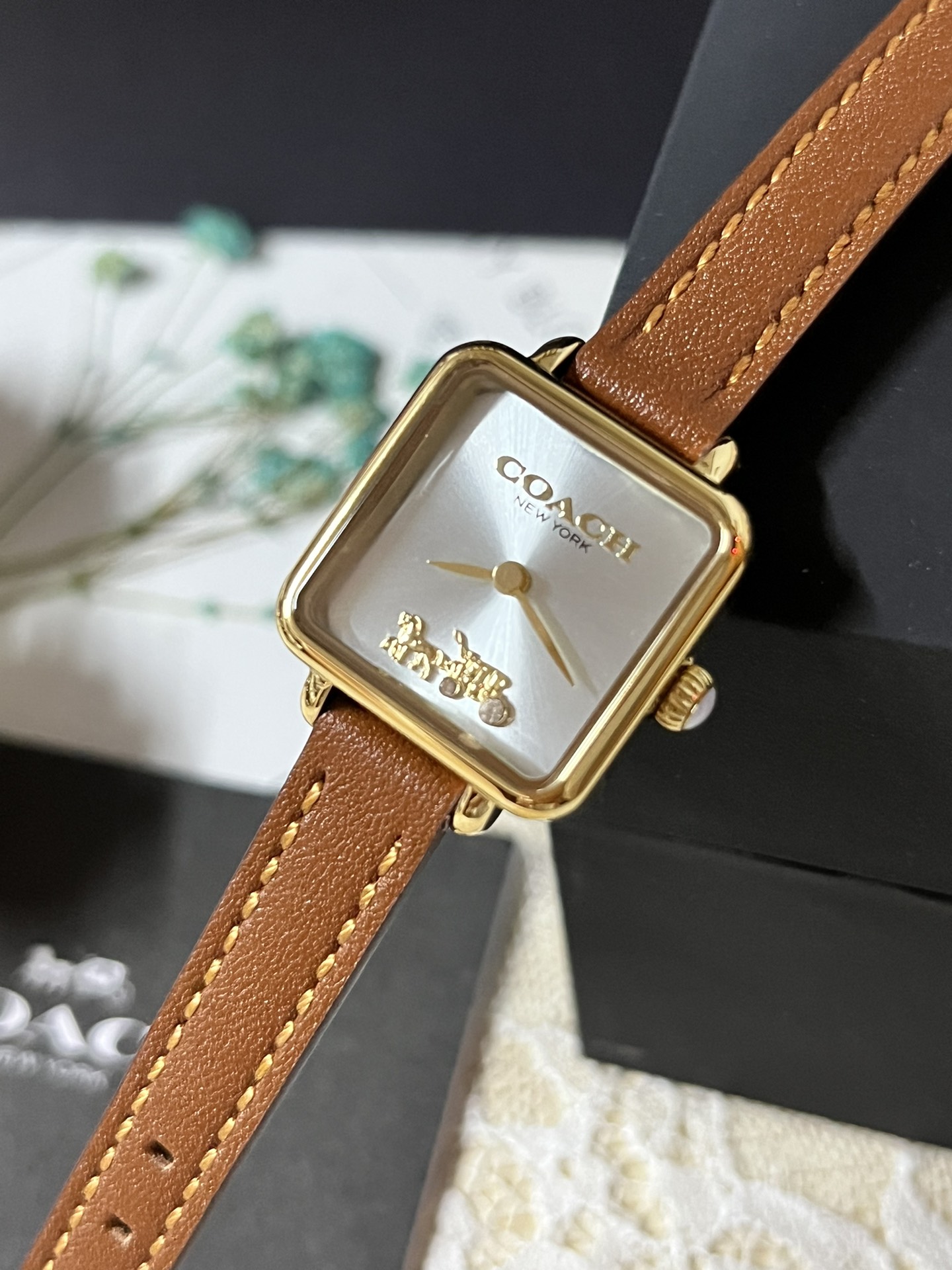 批💰180配盒
🔥🔥🔥请认准独家首发🔥🔥🔥COACH/蔻驰小方糖女士腕表。六色选择！专供走平台，支持任何方式验货！秒杀所有市场货！