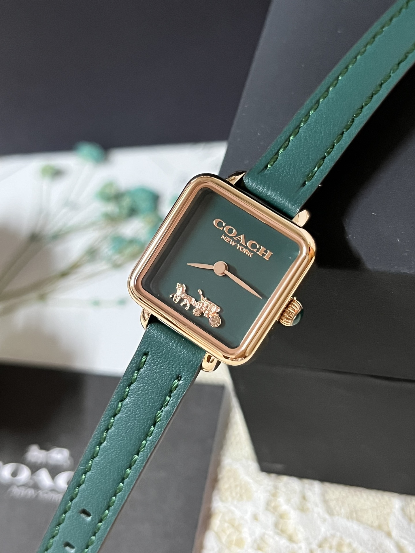 批💰180配盒
🔥🔥🔥请认准独家首发🔥🔥🔥COACH/蔻驰小方糖女士腕表。六色选择！专供走平台，支持任何方式验货！秒杀所有市场货！