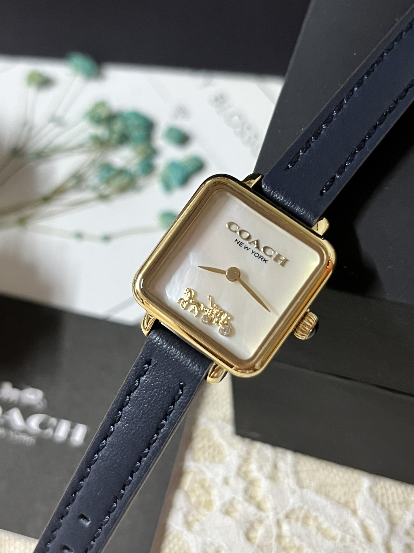 批💰180配盒
🔥🔥🔥请认准独家首发🔥🔥🔥COACH/蔻驰小方糖女士腕表。六色选择！专供走平台，支持任何方式验货！秒杀所有市场货！